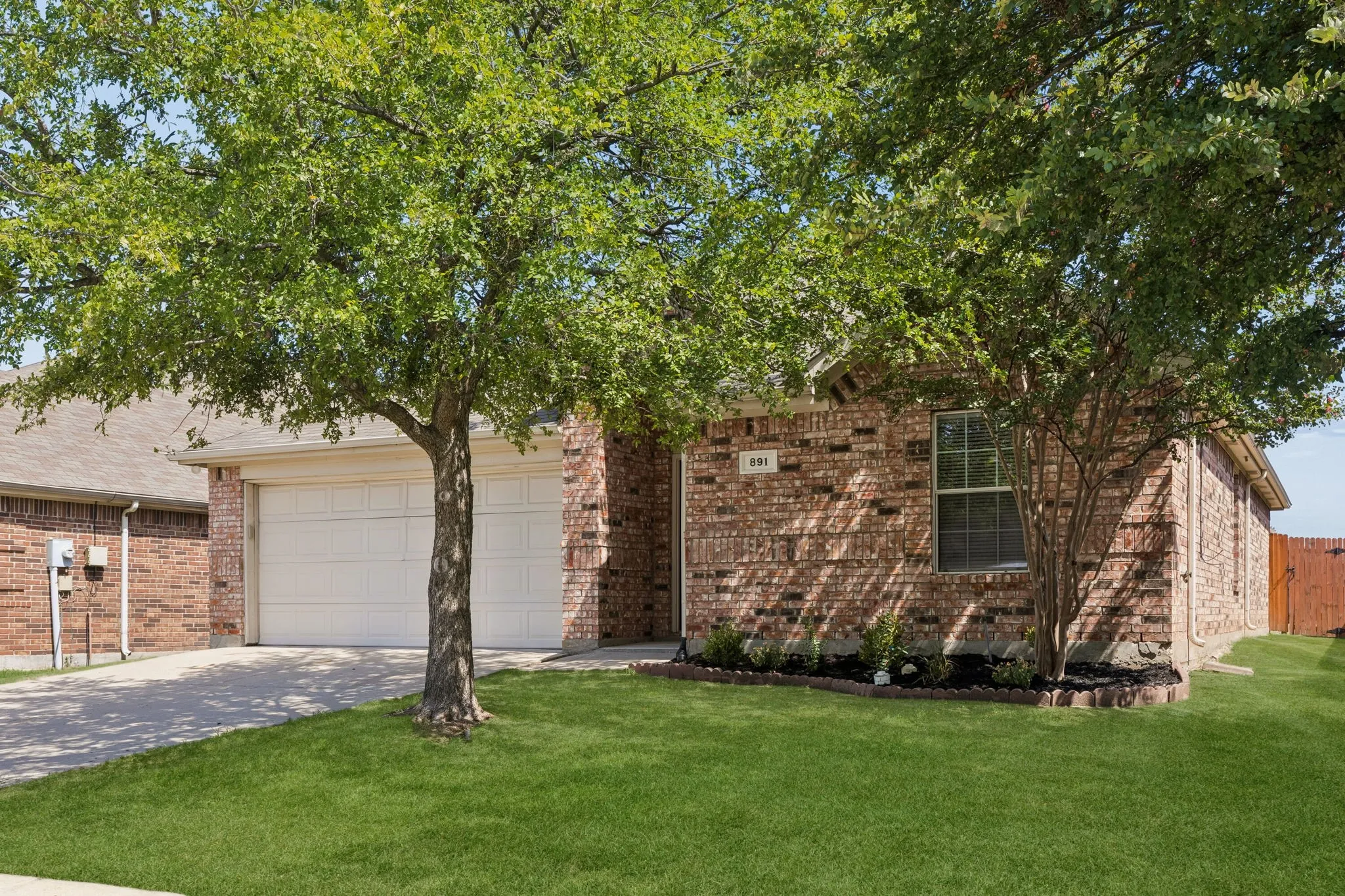 Single Family Residence For Sale in Collin County , 891 Austin Lane, Lavon, Texas 75166, 3 Bedroom, 2 Bathroom, 2 Garage spaces, 1,510 Sqft, built in 2006, mls#21198780, Real Estate Agent in Lavon, Homes For Sale in Collin county, Homes For Sale in Lavon, Realtor in Lavon Texas, Real Estate Brokerage Independent Realty Texas, Luminita Cordes Realtor
