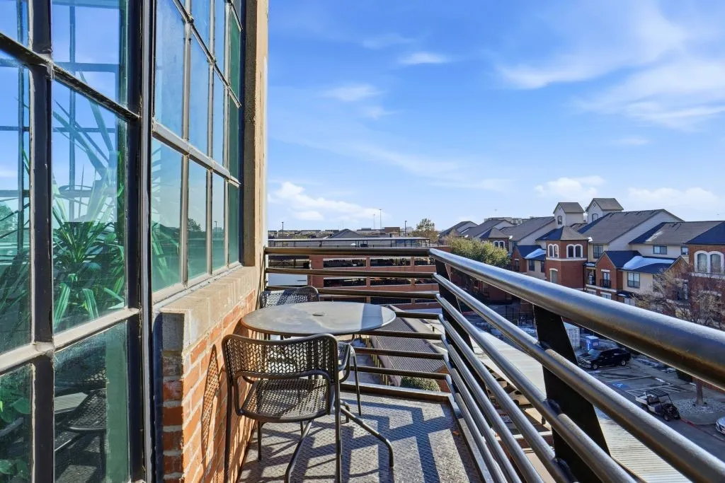 Condominium For Sale in Dallas County , 2220 Canton Street 407, Dallas, Texas 75201, 2 Bedroom, 3 Bathroom, 1 Garage spaces, 2,296 Sqft, built in 1925, Preowned, mls#21204843, Real Estate Agent in Dallas, Homes For Sale in Dallas county, Homes For Sale in Dallas, Realtor in Dallas Texas, Real Estate Brokerage Independent Realty Texas, Luminita Cordes Realtor