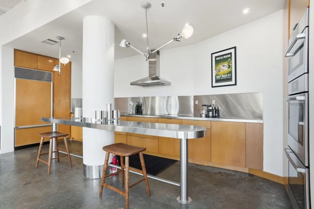 Condominium For Sale in Dallas County , 2220 Canton Street 407, Dallas, Texas 75201, 2 Bedroom, 3 Bathroom, 1 Garage spaces, 2,296 Sqft, built in 1925, Preowned, mls#21204843, Real Estate Agent in Dallas, Homes For Sale in Dallas county, Homes For Sale in Dallas, Realtor in Dallas Texas, Real Estate Brokerage Independent Realty Texas, Luminita Cordes Realtor