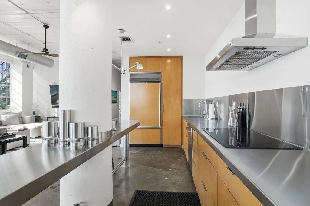 Condominium For Sale in Dallas County , 2220 Canton Street 407, Dallas, Texas 75201, 2 Bedroom, 3 Bathroom, 1 Garage spaces, 2,296 Sqft, built in 1925, Preowned, mls#21204843, Real Estate Agent in Dallas, Homes For Sale in Dallas county, Homes For Sale in Dallas, Realtor in Dallas Texas, Real Estate Brokerage Independent Realty Texas, Luminita Cordes Realtor