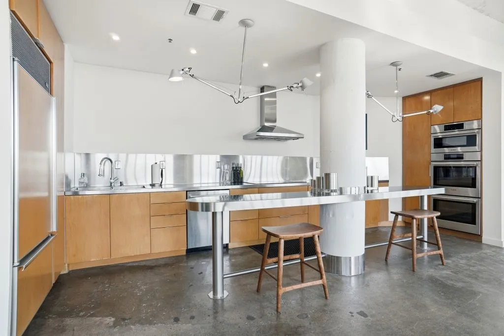 Condominium For Sale in Dallas County , 2220 Canton Street 407, Dallas, Texas 75201, 2 Bedroom, 3 Bathroom, 1 Garage spaces, 2,296 Sqft, built in 1925, Preowned, mls#21204843, Real Estate Agent in Dallas, Homes For Sale in Dallas county, Homes For Sale in Dallas, Realtor in Dallas Texas, Real Estate Brokerage Independent Realty Texas, Luminita Cordes Realtor