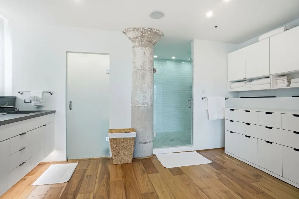 Condominium For Sale in Dallas County , 2220 Canton Street 407, Dallas, Texas 75201, 2 Bedroom, 3 Bathroom, 1 Garage spaces, 2,296 Sqft, built in 1925, Preowned, mls#21204843, Real Estate Agent in Dallas, Homes For Sale in Dallas county, Homes For Sale in Dallas, Realtor in Dallas Texas, Real Estate Brokerage Independent Realty Texas, Luminita Cordes Realtor
