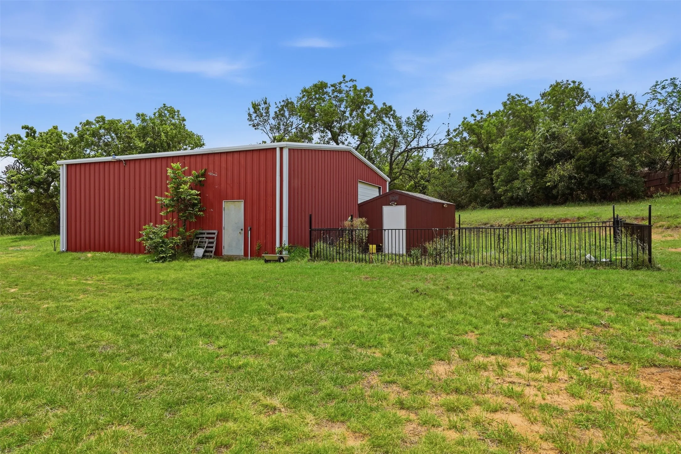 Single Family Residence For Sale in Parker County , 451 Land Of Goshen Drive, Springtown, Texas 76082, 4 Bedroom, 5 Bathroom, Garage spaces, 5,518 Sqft, built in 2004, mls#21206332, Real Estate Agent in Springtown, Homes For Sale in Parker county, Homes For Sale in Springtown, Realtor in Springtown Texas, Real Estate Brokerage Independent Realty Texas, Luminita Cordes Realtor