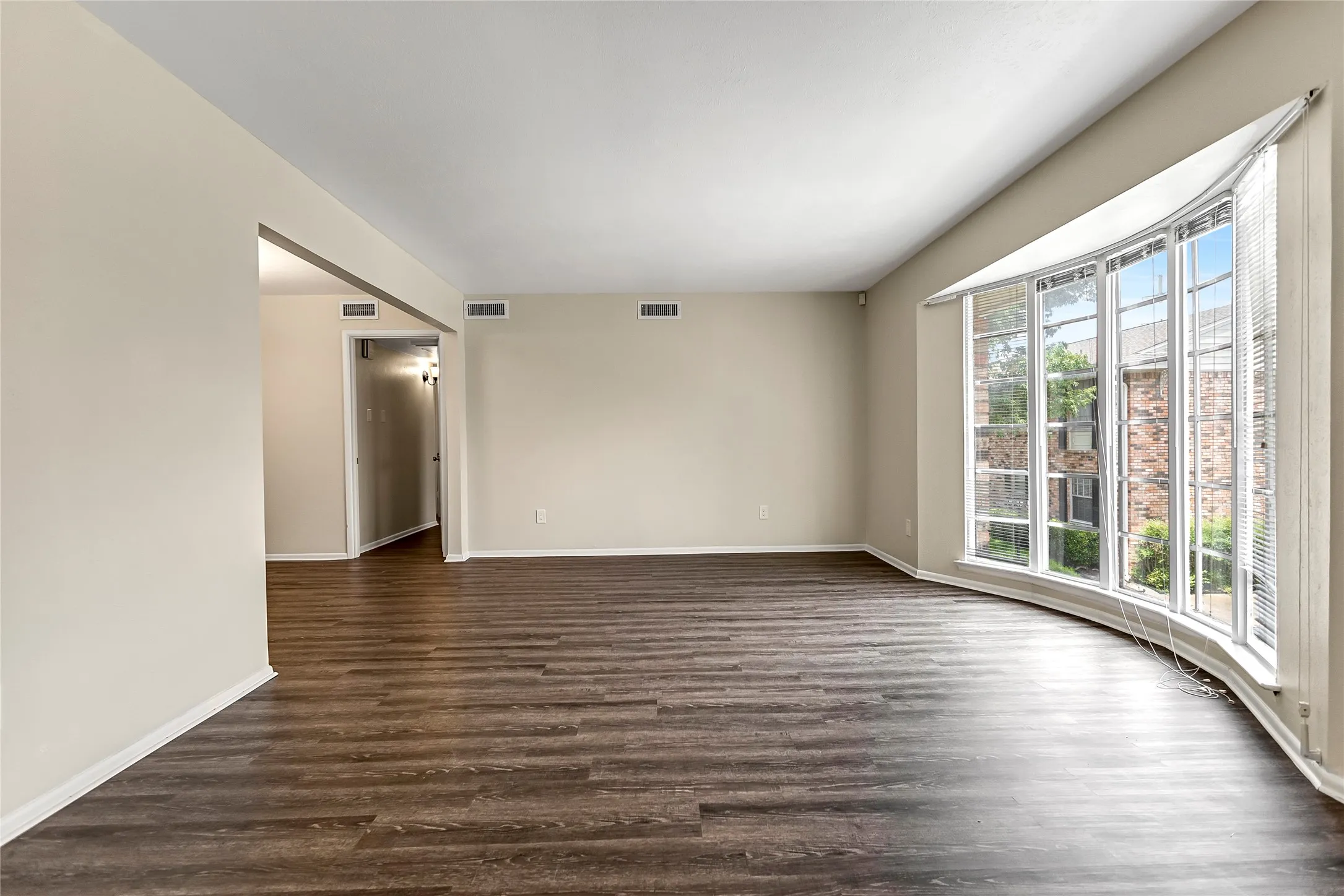Condominium For Sale in Dallas County , 5835 E University Boulevard D, Dallas, Texas 75206, 2 Bedroom, 2 Bathroom, Garage spaces, 1,320 Sqft, built in 1964, Preowned, mls#21206865, Real Estate Agent in Dallas, Homes For Sale in Dallas county, Homes For Sale in Dallas, Realtor in Dallas Texas, Real Estate Brokerage Independent Realty Texas, Luminita Cordes Realtor