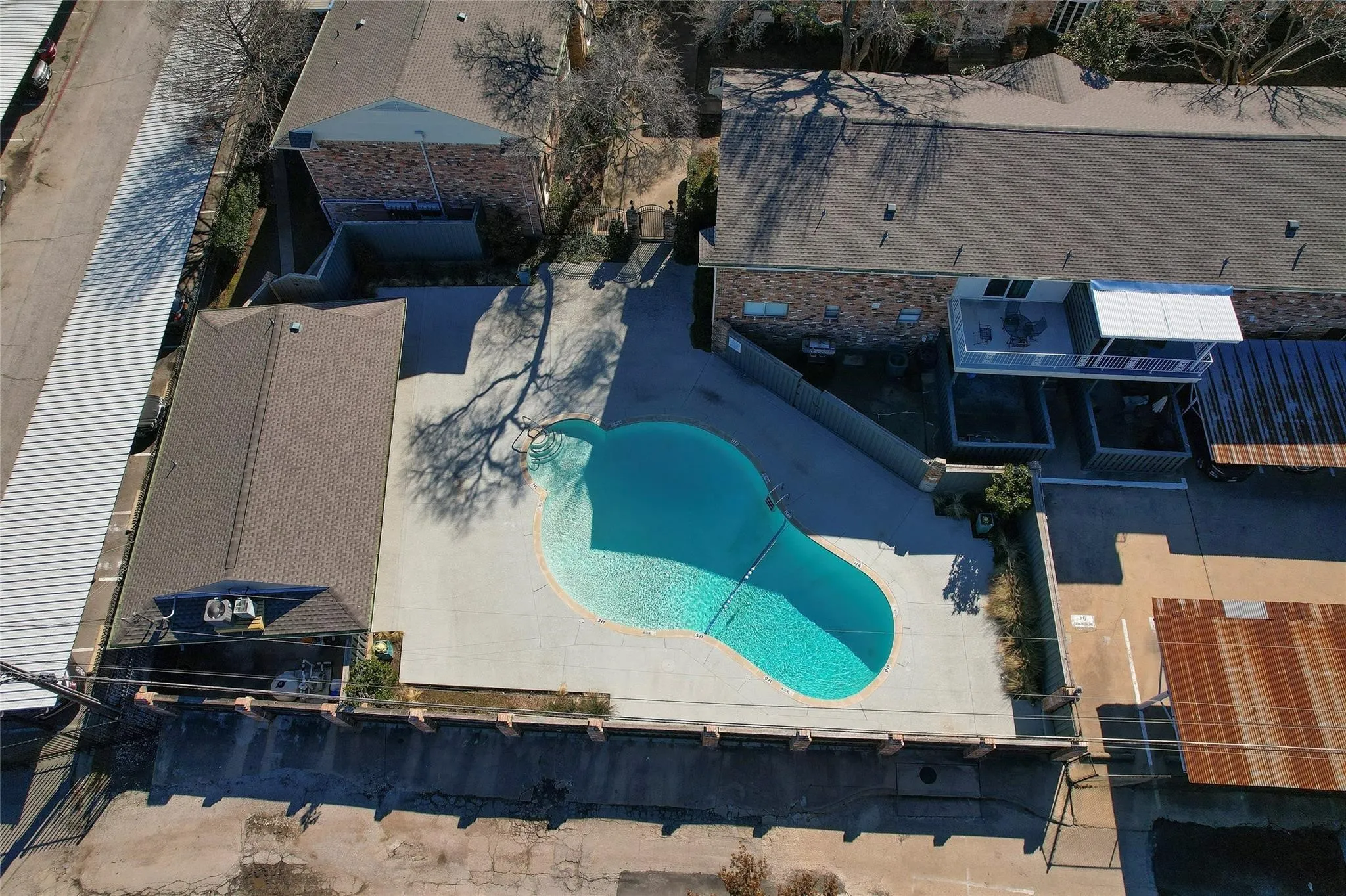 Condominium For Sale in Dallas County , 5835 E University Boulevard D, Dallas, Texas 75206, 2 Bedroom, 2 Bathroom, Garage spaces, 1,320 Sqft, built in 1964, Preowned, mls#21206865, Real Estate Agent in Dallas, Homes For Sale in Dallas county, Homes For Sale in Dallas, Realtor in Dallas Texas, Real Estate Brokerage Independent Realty Texas, Luminita Cordes Realtor
