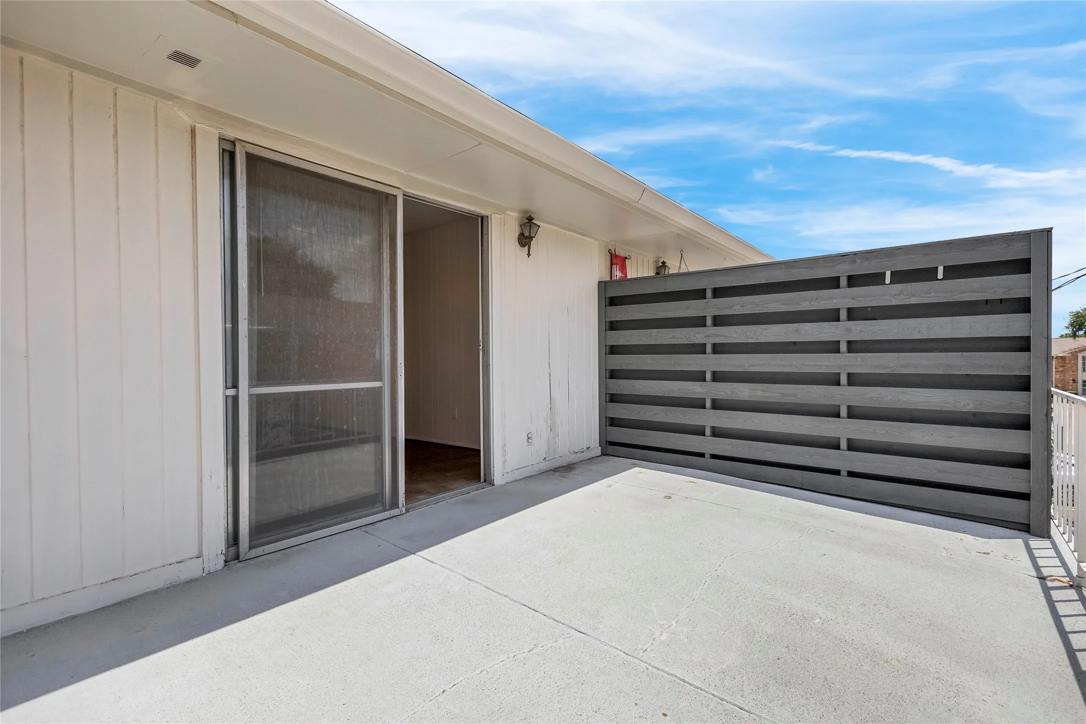 Condominium For Sale in Dallas County , 5835 E University Boulevard D, Dallas, Texas 75206, 2 Bedroom, 2 Bathroom, Garage spaces, 1,320 Sqft, built in 1964, Preowned, mls#21206865, Real Estate Agent in Dallas, Homes For Sale in Dallas county, Homes For Sale in Dallas, Realtor in Dallas Texas, Real Estate Brokerage Independent Realty Texas, Luminita Cordes Realtor