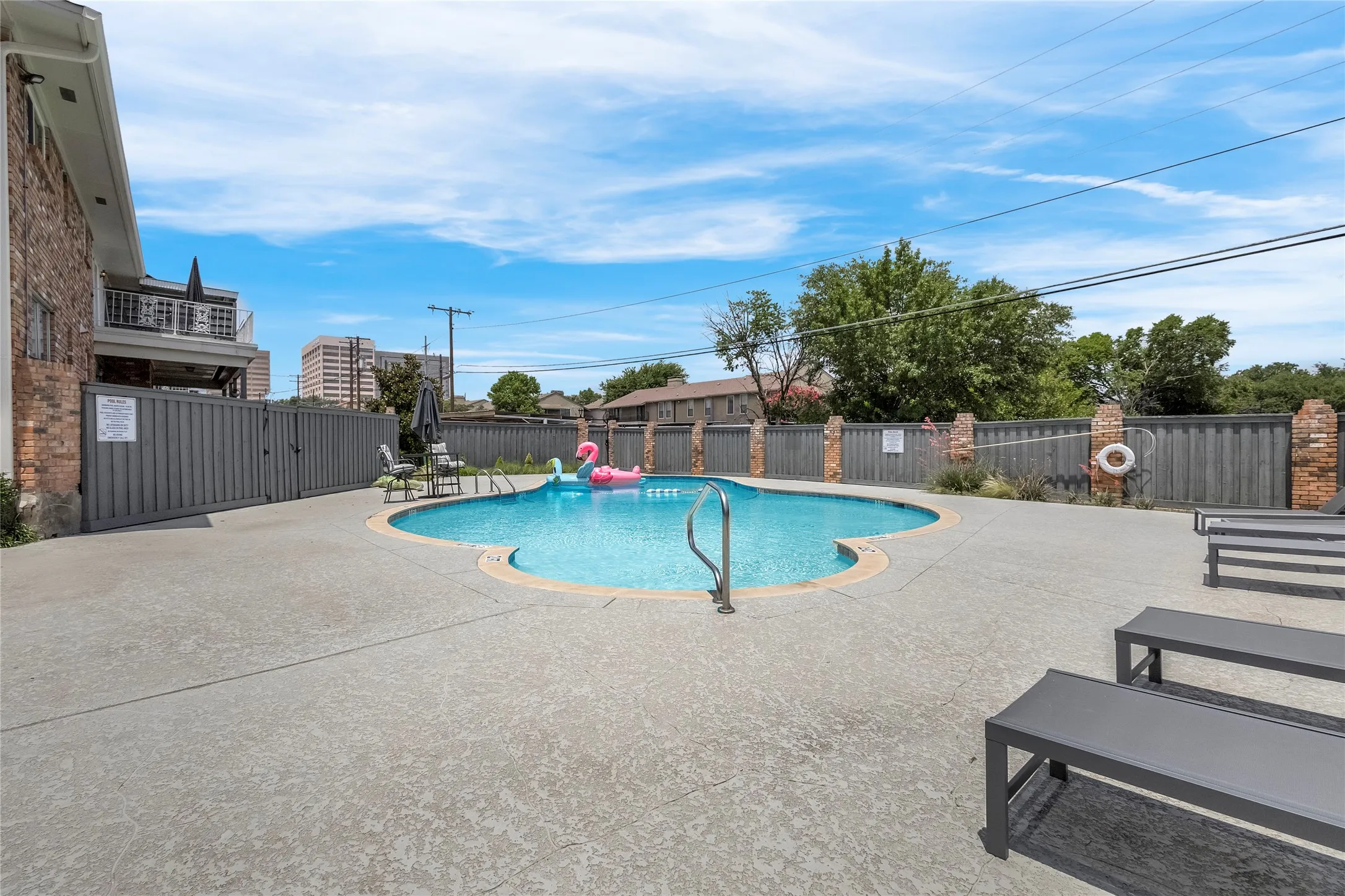 Condominium For Sale in Dallas County , 5835 E University Boulevard D, Dallas, Texas 75206, 2 Bedroom, 2 Bathroom, Garage spaces, 1,320 Sqft, built in 1964, Preowned, mls#21206865, Real Estate Agent in Dallas, Homes For Sale in Dallas county, Homes For Sale in Dallas, Realtor in Dallas Texas, Real Estate Brokerage Independent Realty Texas, Luminita Cordes Realtor