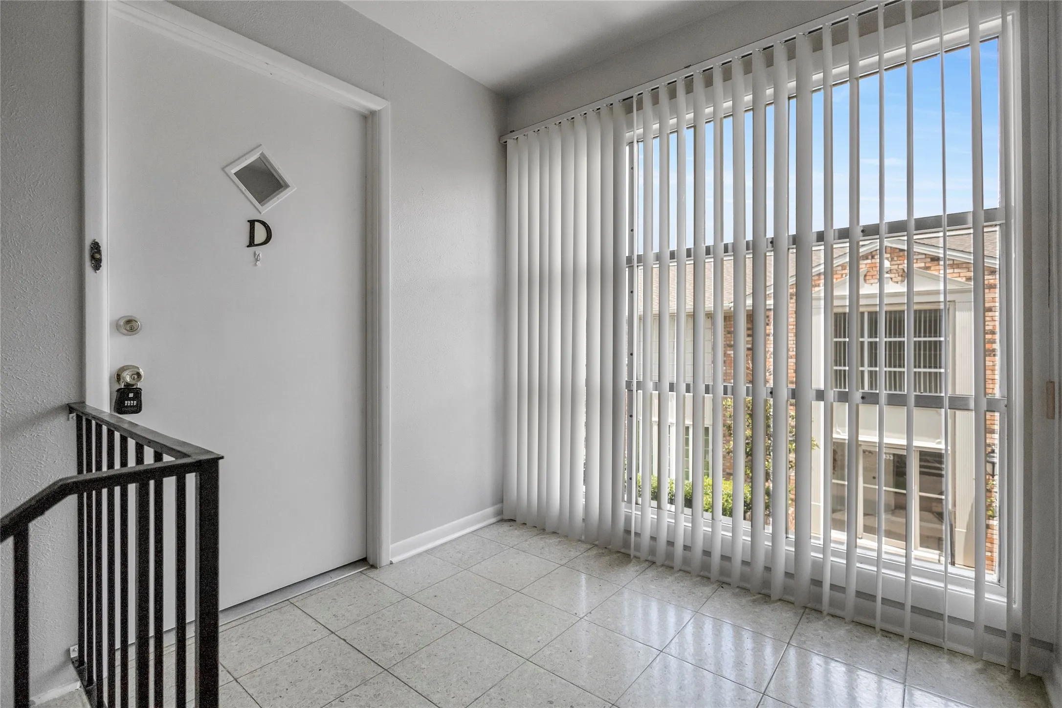 Condominium For Sale in Dallas County , 5835 E University Boulevard D, Dallas, Texas 75206, 2 Bedroom, 2 Bathroom, Garage spaces, 1,320 Sqft, built in 1964, Preowned, mls#21206865, Real Estate Agent in Dallas, Homes For Sale in Dallas county, Homes For Sale in Dallas, Realtor in Dallas Texas, Real Estate Brokerage Independent Realty Texas, Luminita Cordes Realtor