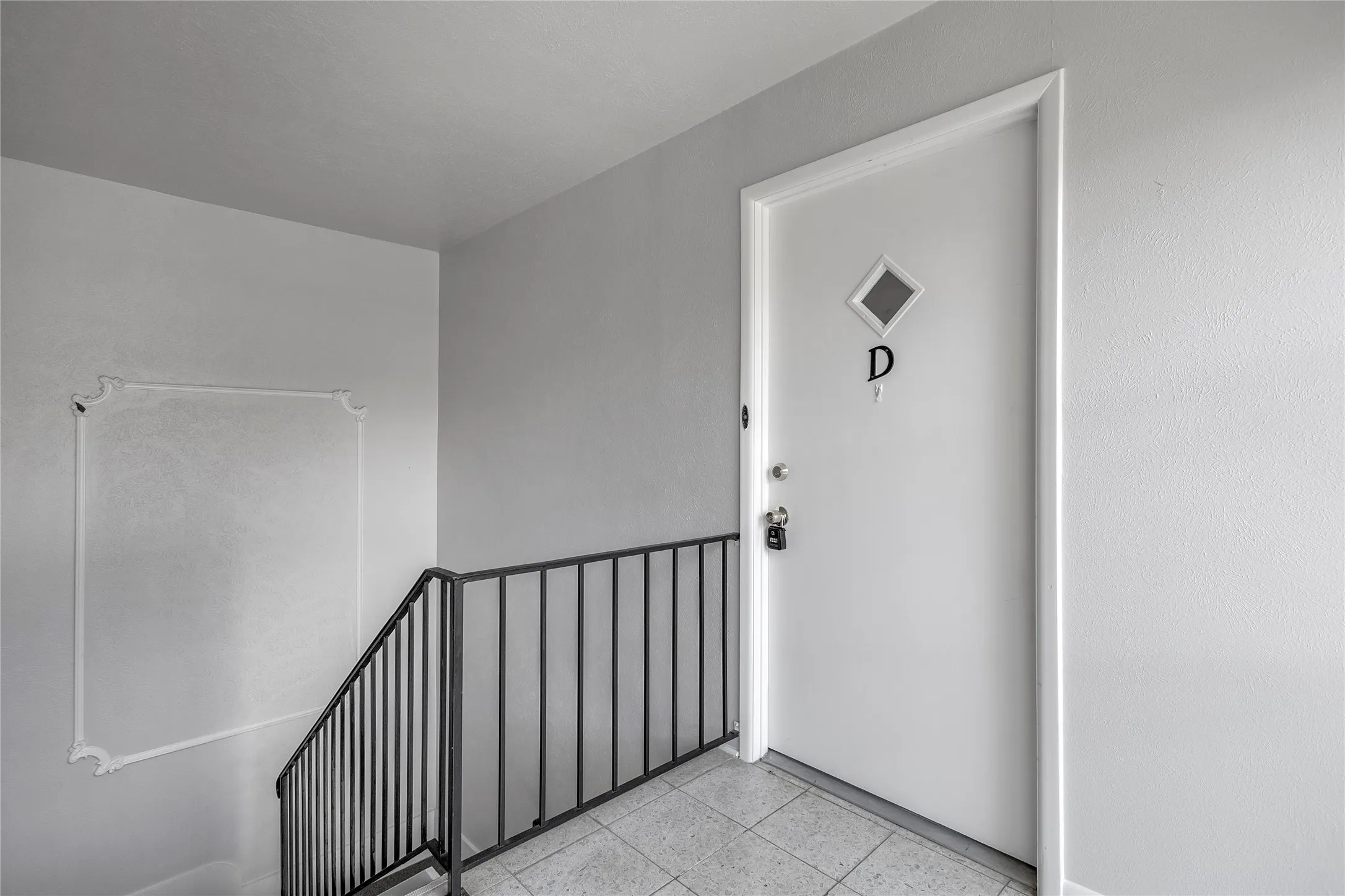 Condominium For Sale in Dallas County , 5835 E University Boulevard D, Dallas, Texas 75206, 2 Bedroom, 2 Bathroom, Garage spaces, 1,320 Sqft, built in 1964, Preowned, mls#21206865, Real Estate Agent in Dallas, Homes For Sale in Dallas county, Homes For Sale in Dallas, Realtor in Dallas Texas, Real Estate Brokerage Independent Realty Texas, Luminita Cordes Realtor