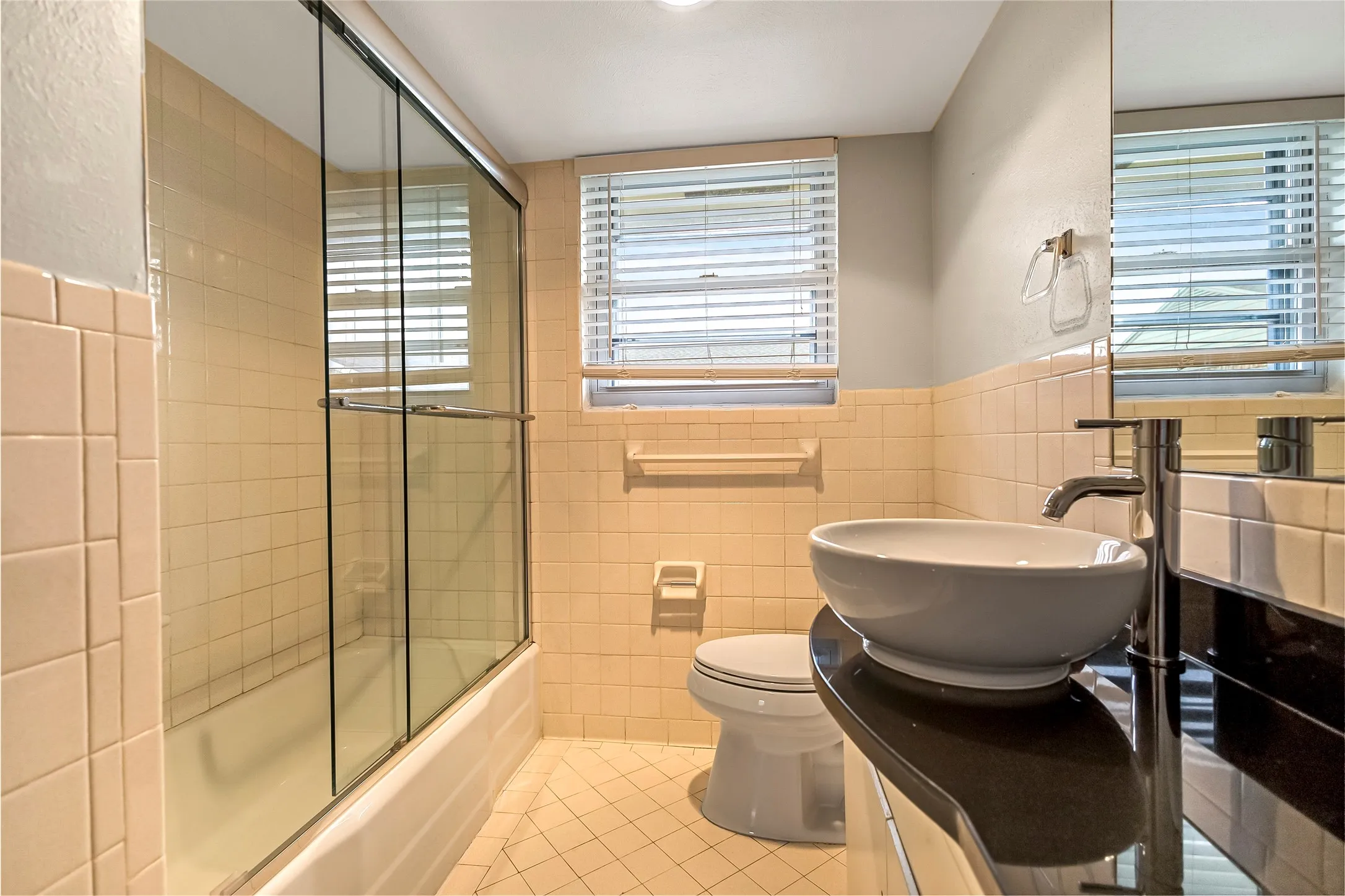 Condominium For Sale in Dallas County , 5835 E University Boulevard D, Dallas, Texas 75206, 2 Bedroom, 2 Bathroom, Garage spaces, 1,320 Sqft, built in 1964, Preowned, mls#21206865, Real Estate Agent in Dallas, Homes For Sale in Dallas county, Homes For Sale in Dallas, Realtor in Dallas Texas, Real Estate Brokerage Independent Realty Texas, Luminita Cordes Realtor