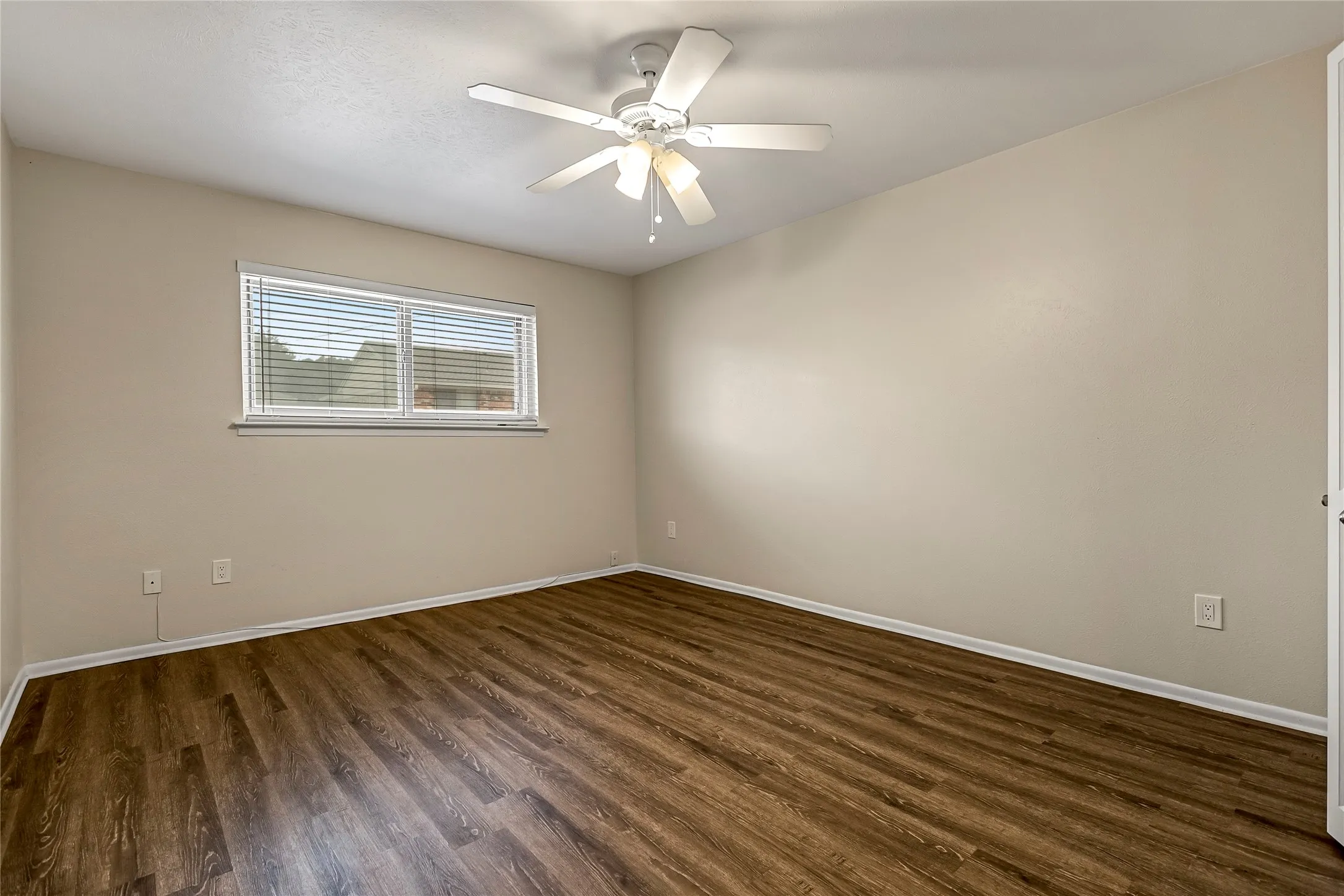 Condominium For Sale in Dallas County , 5835 E University Boulevard D, Dallas, Texas 75206, 2 Bedroom, 2 Bathroom, Garage spaces, 1,320 Sqft, built in 1964, Preowned, mls#21206865, Real Estate Agent in Dallas, Homes For Sale in Dallas county, Homes For Sale in Dallas, Realtor in Dallas Texas, Real Estate Brokerage Independent Realty Texas, Luminita Cordes Realtor