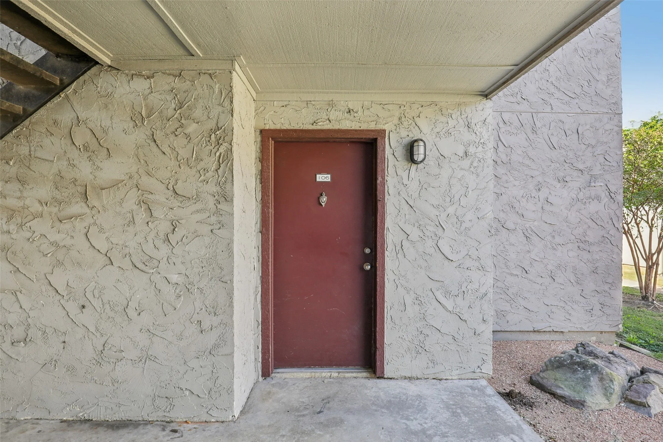 Apartment For Rent in Hunt County , 1910 Joe Ramsey Boulevard E, Greenville, Texas 75401, 2 Bedrooms, 1 Bathroom, Garage spaces, 802 Sqft, built in 1977, Price $1,025, mls#21206946, Real Estate Agent in Greenville, Homes For Rent in Hunt county, Homes For Rent in Greenville, Realtor in Greenville Texas, Real Estate Brokerage Independent Realty Texas, Luminita Cordes Realtor