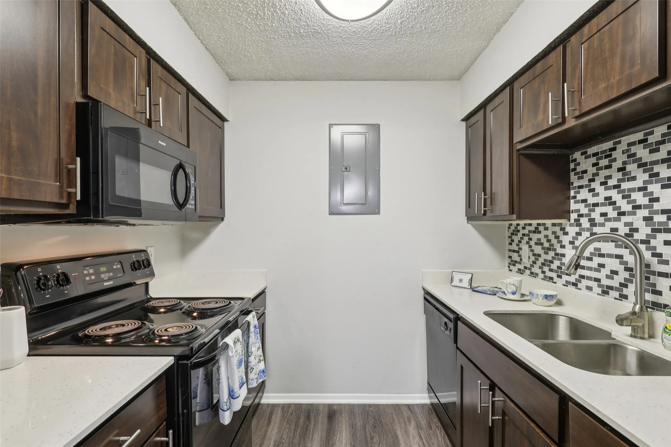 Apartment For Rent in Hunt County , 1910 Joe Ramsey Boulevard E, Greenville, Texas 75401, 2 Bedrooms, 1 Bathroom, Garage spaces, 802 Sqft, built in 1977, Price $1,025, mls#21206946, Real Estate Agent in Greenville, Homes For Rent in Hunt county, Homes For Rent in Greenville, Realtor in Greenville Texas, Real Estate Brokerage Independent Realty Texas, Luminita Cordes Realtor