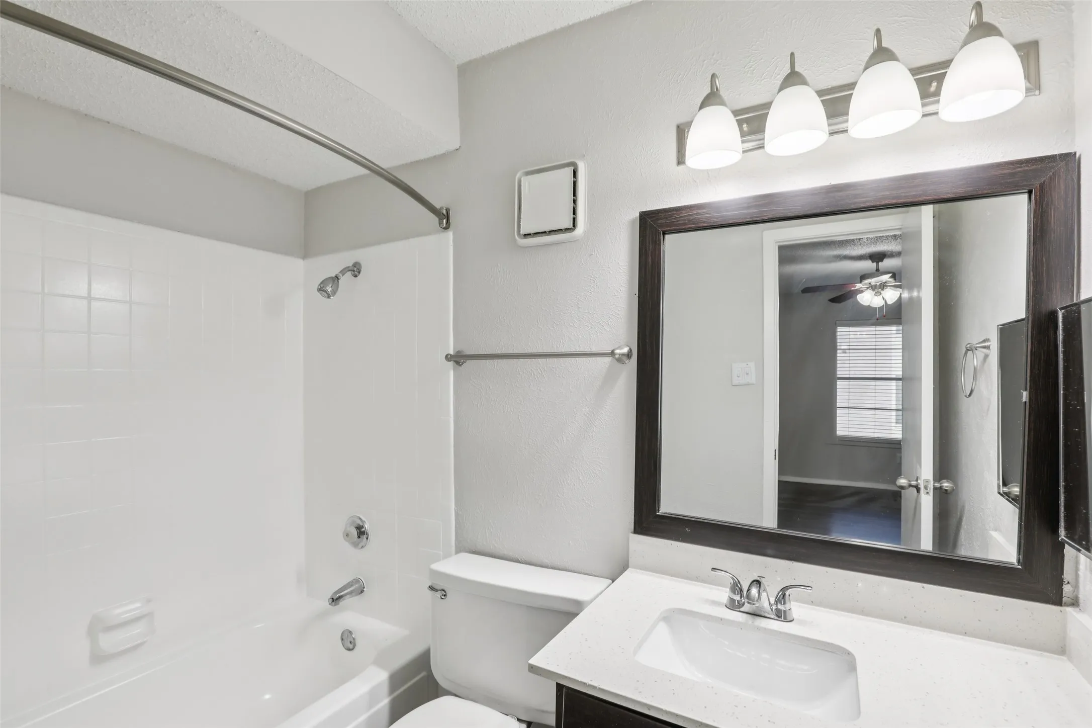 Apartment For Rent in Hunt County , 1910 Joe Ramsey Boulevard E, Greenville, Texas 75401, 2 Bedrooms, 1 Bathroom, Garage spaces, 802 Sqft, built in 1977, Price $1,025, mls#21206946, Real Estate Agent in Greenville, Homes For Rent in Hunt county, Homes For Rent in Greenville, Realtor in Greenville Texas, Real Estate Brokerage Independent Realty Texas, Luminita Cordes Realtor