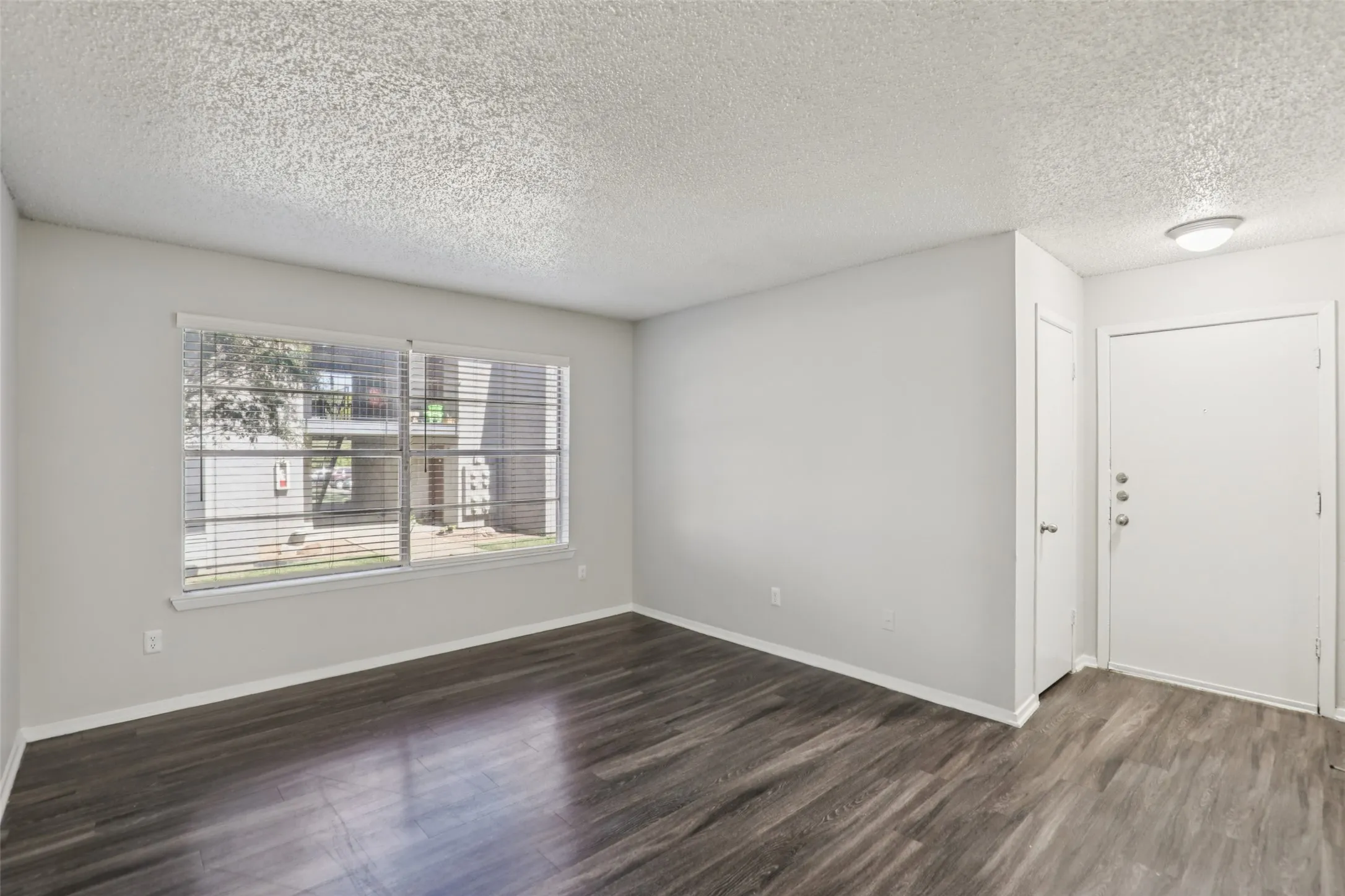 Apartment For Rent in Hunt County , 1910 Joe Ramsey Boulevard E, Greenville, Texas 75401, 2 Bedrooms, 1 Bathroom, Garage spaces, 802 Sqft, built in 1977, Price $1,025, mls#21206946, Real Estate Agent in Greenville, Homes For Rent in Hunt county, Homes For Rent in Greenville, Realtor in Greenville Texas, Real Estate Brokerage Independent Realty Texas, Luminita Cordes Realtor