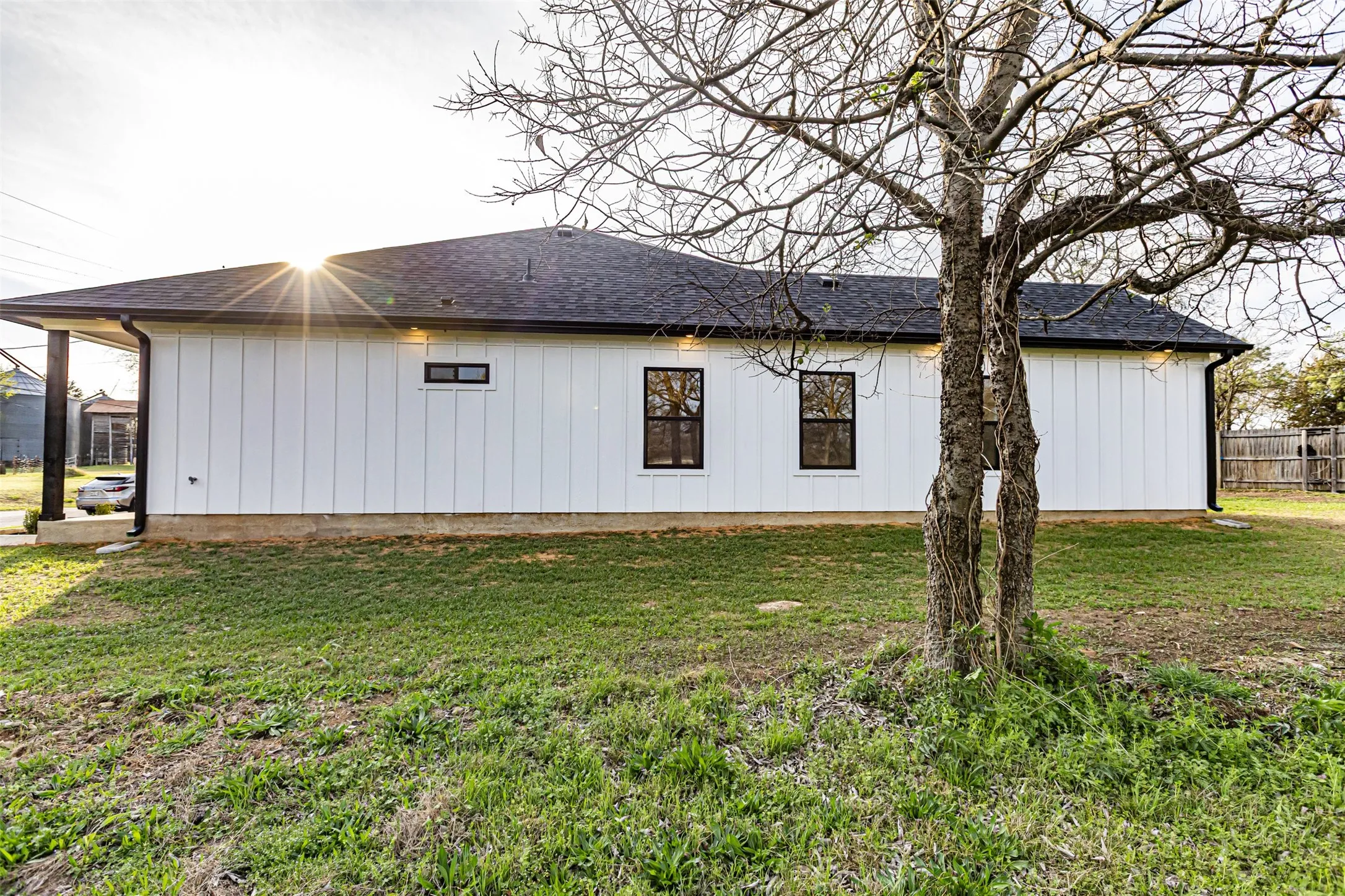 Single Family Residence For Sale in Johnson County , 201 Grandview Street, Cleburne, Texas 76031, 3 Bedroom, 2 Bathroom, 2 Garage spaces, 1,472 Sqft, built in 2026, mls#21206952, Real Estate Agent in Cleburne, Homes For Sale in Johnson county, Homes For Sale in Cleburne, Realtor in Cleburne Texas, Real Estate Brokerage Independent Realty Texas, Luminita Cordes Realtor