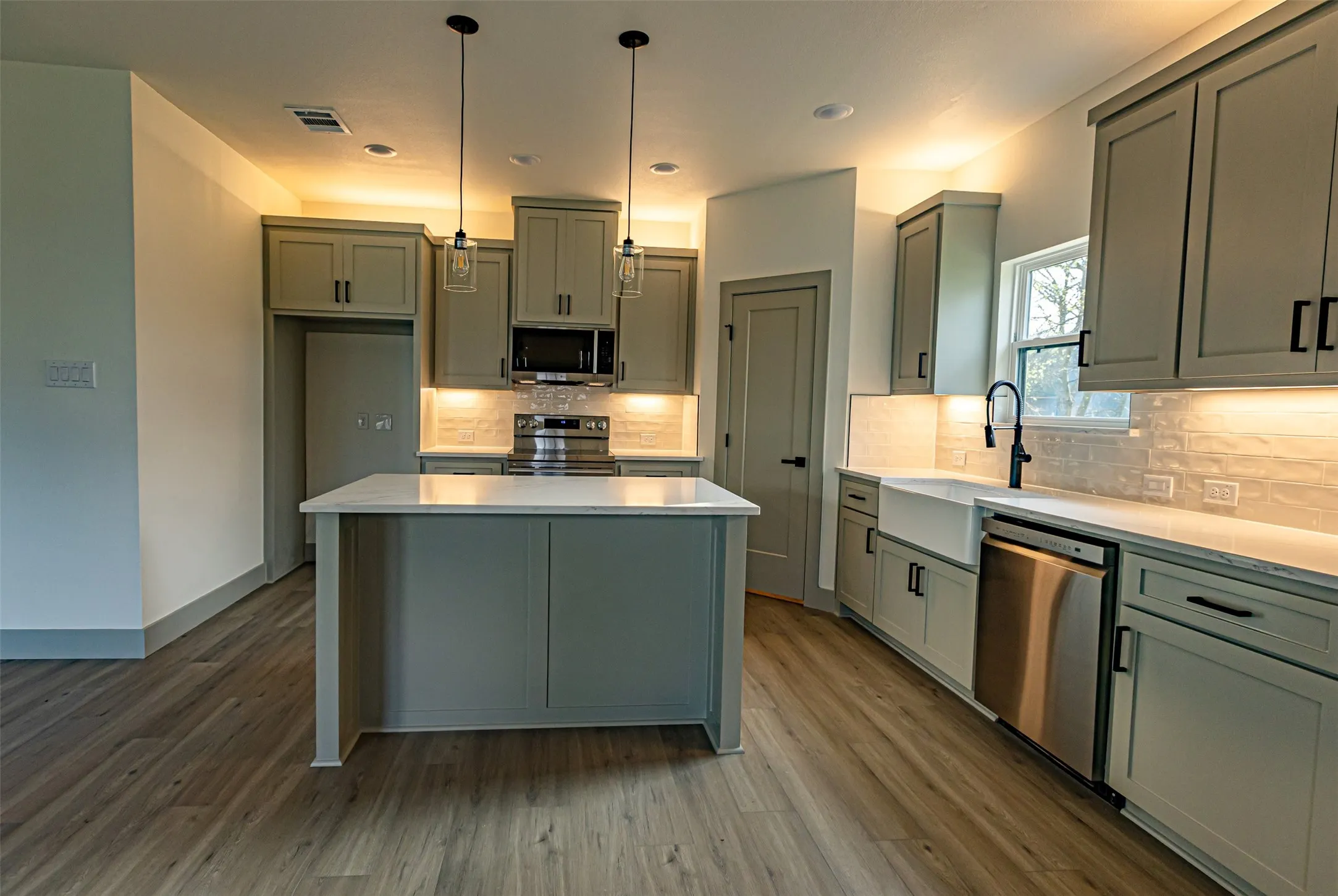 Single Family Residence For Sale in Johnson County , 201 Grandview Street, Cleburne, Texas 76031, 3 Bedroom, 2 Bathroom, 2 Garage spaces, 1,472 Sqft, built in 2026, mls#21206952, Real Estate Agent in Cleburne, Homes For Sale in Johnson county, Homes For Sale in Cleburne, Realtor in Cleburne Texas, Real Estate Brokerage Independent Realty Texas, Luminita Cordes Realtor