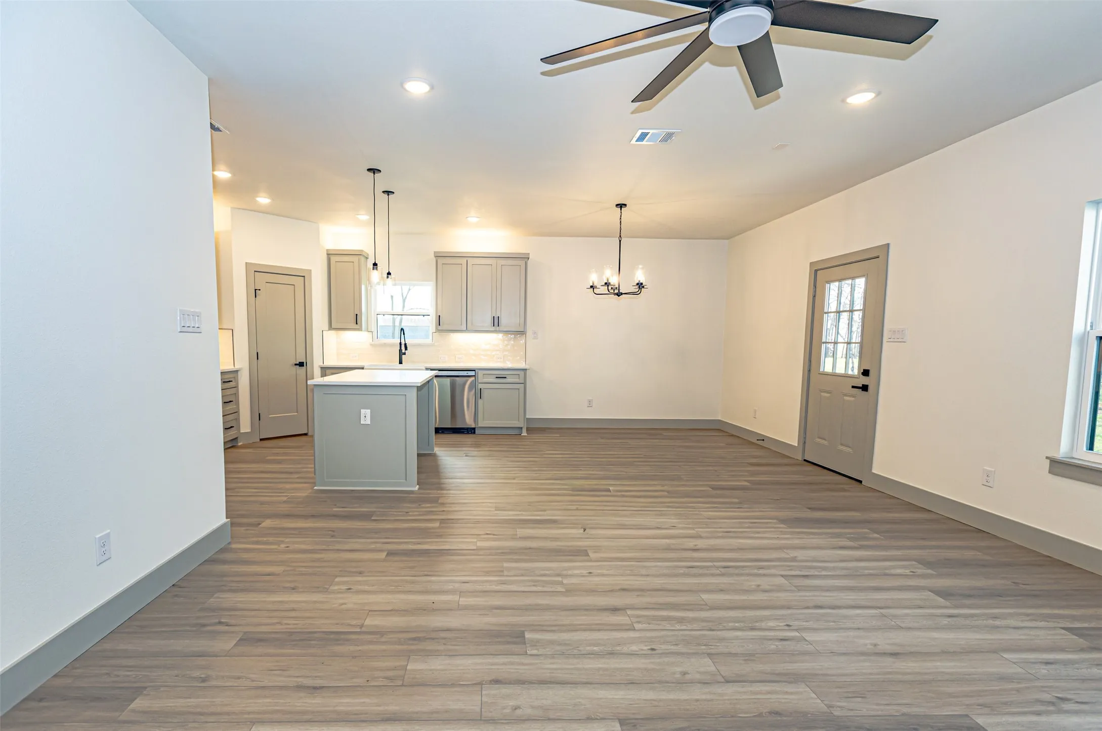 Single Family Residence For Sale in Johnson County , 201 Grandview Street, Cleburne, Texas 76031, 3 Bedroom, 2 Bathroom, 2 Garage spaces, 1,472 Sqft, built in 2026, mls#21206952, Real Estate Agent in Cleburne, Homes For Sale in Johnson county, Homes For Sale in Cleburne, Realtor in Cleburne Texas, Real Estate Brokerage Independent Realty Texas, Luminita Cordes Realtor