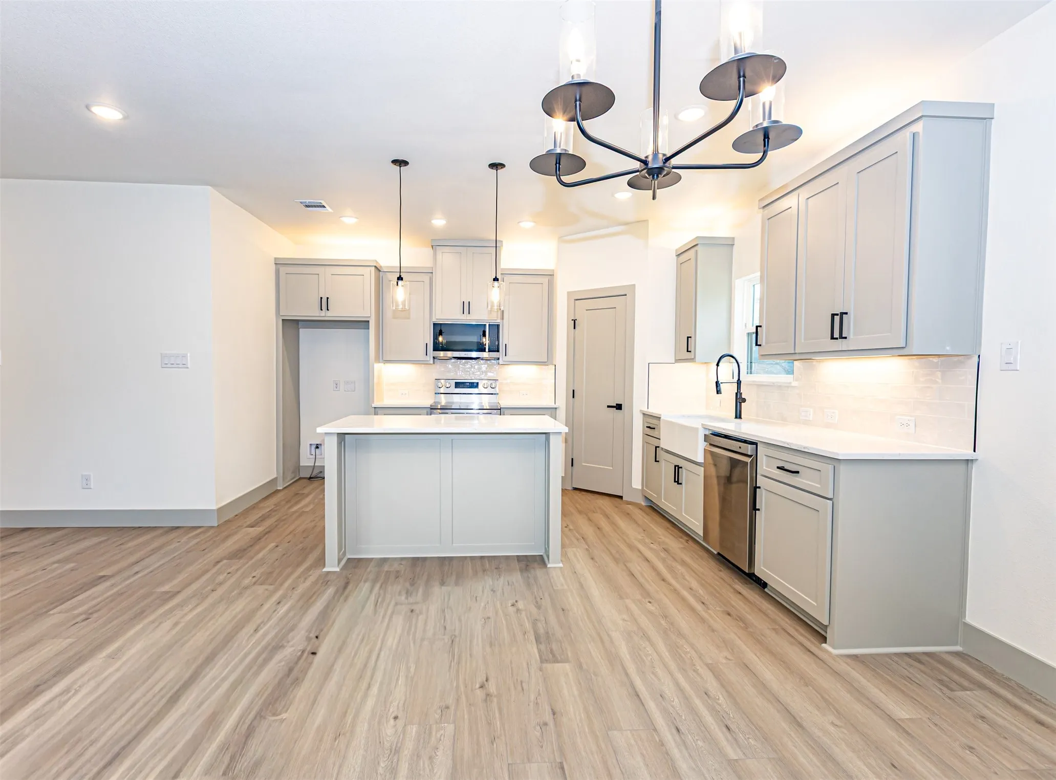 Single Family Residence For Sale in Johnson County , 201 Grandview Street, Cleburne, Texas 76031, 3 Bedroom, 2 Bathroom, 2 Garage spaces, 1,472 Sqft, built in 2026, mls#21206952, Real Estate Agent in Cleburne, Homes For Sale in Johnson county, Homes For Sale in Cleburne, Realtor in Cleburne Texas, Real Estate Brokerage Independent Realty Texas, Luminita Cordes Realtor