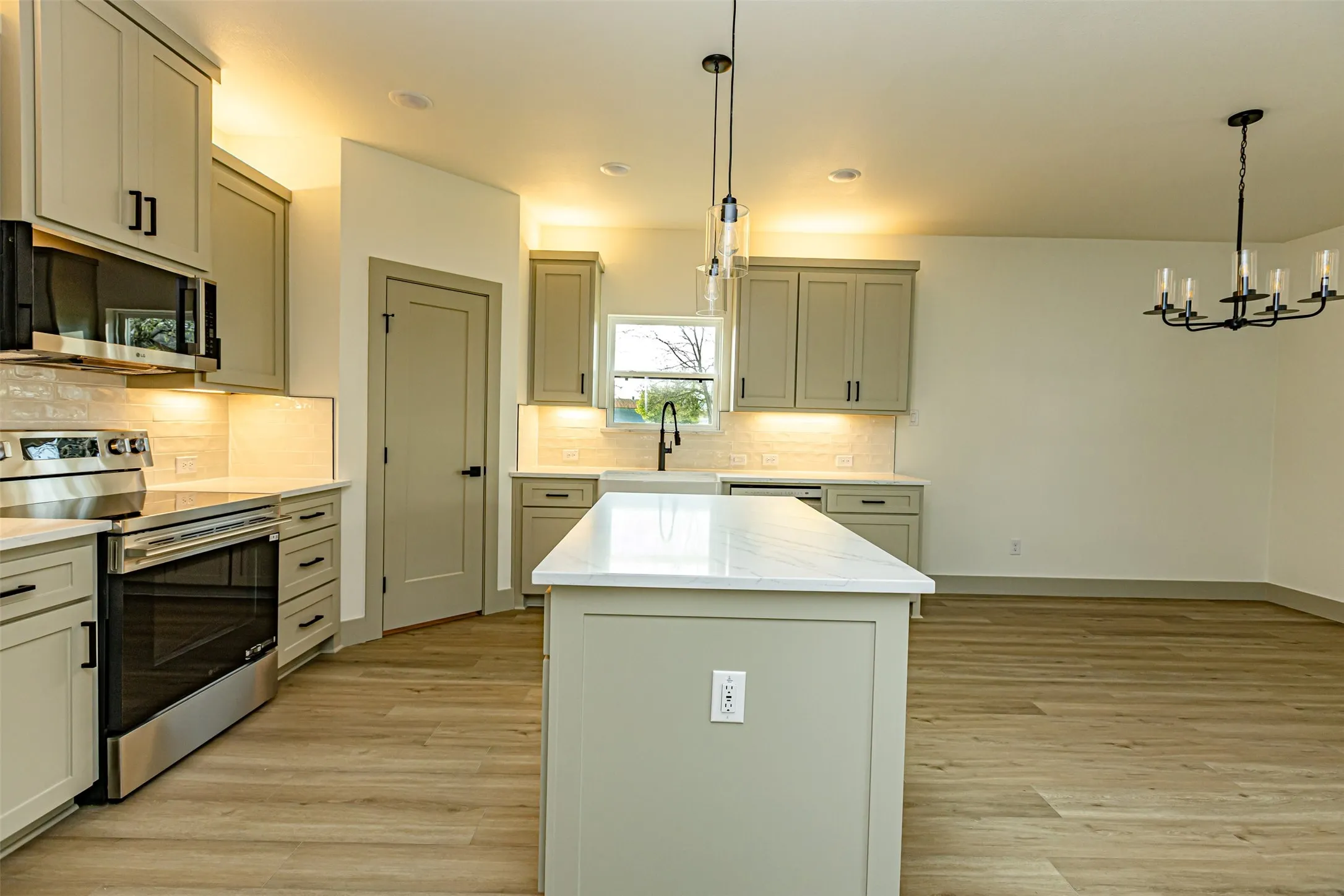 Single Family Residence For Sale in Johnson County , 201 Grandview Street, Cleburne, Texas 76031, 3 Bedroom, 2 Bathroom, 2 Garage spaces, 1,472 Sqft, built in 2026, mls#21206952, Real Estate Agent in Cleburne, Homes For Sale in Johnson county, Homes For Sale in Cleburne, Realtor in Cleburne Texas, Real Estate Brokerage Independent Realty Texas, Luminita Cordes Realtor