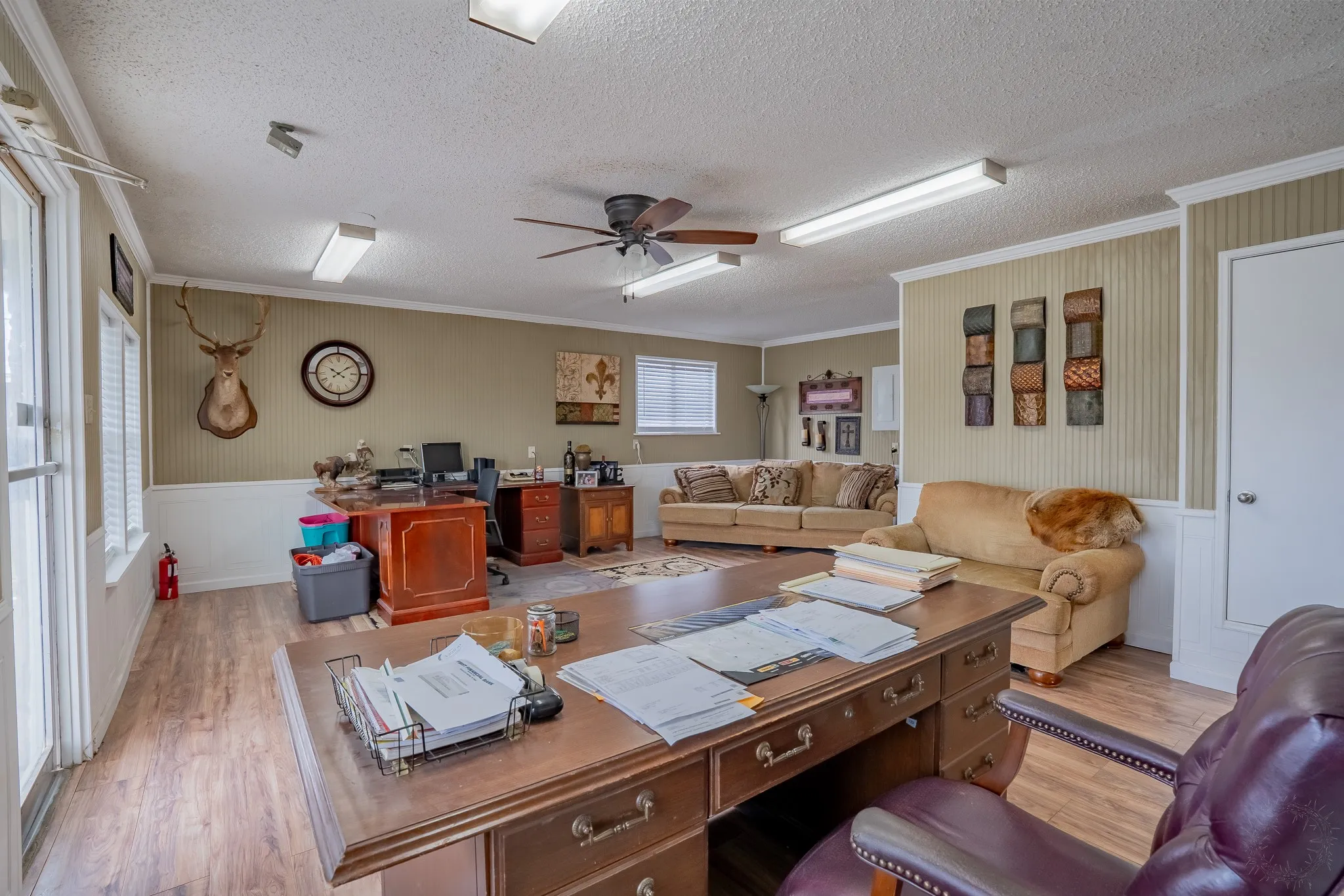 Large front room for offices or customer waiting area