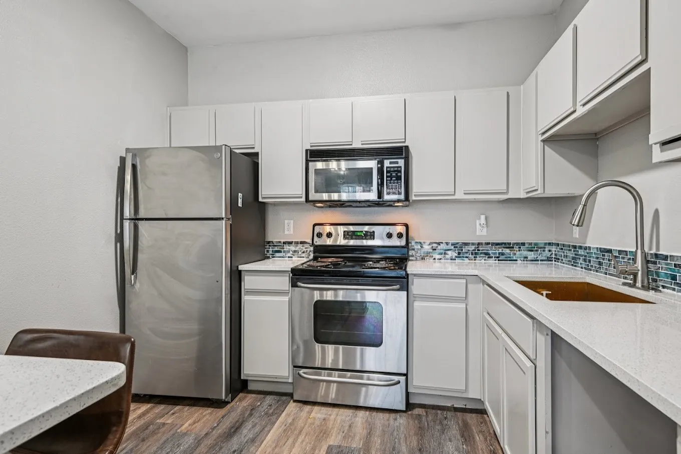 Apartment For Rent in Tarrant County , 700 Timber Oaks Lane, Grand Prairie, Texas 75051, 2 Bedrooms, 2 Bathrooms, Garage spaces, 1,000 Sqft, built in 2003, Price $1,110, mls#21207067, Real Estate Agent in Grand Prairie, Homes For Rent in Tarrant county, Homes For Rent in Grand Prairie, Realtor in Grand Prairie Texas, Real Estate Brokerage Independent Realty Texas, Luminita Cordes Realtor