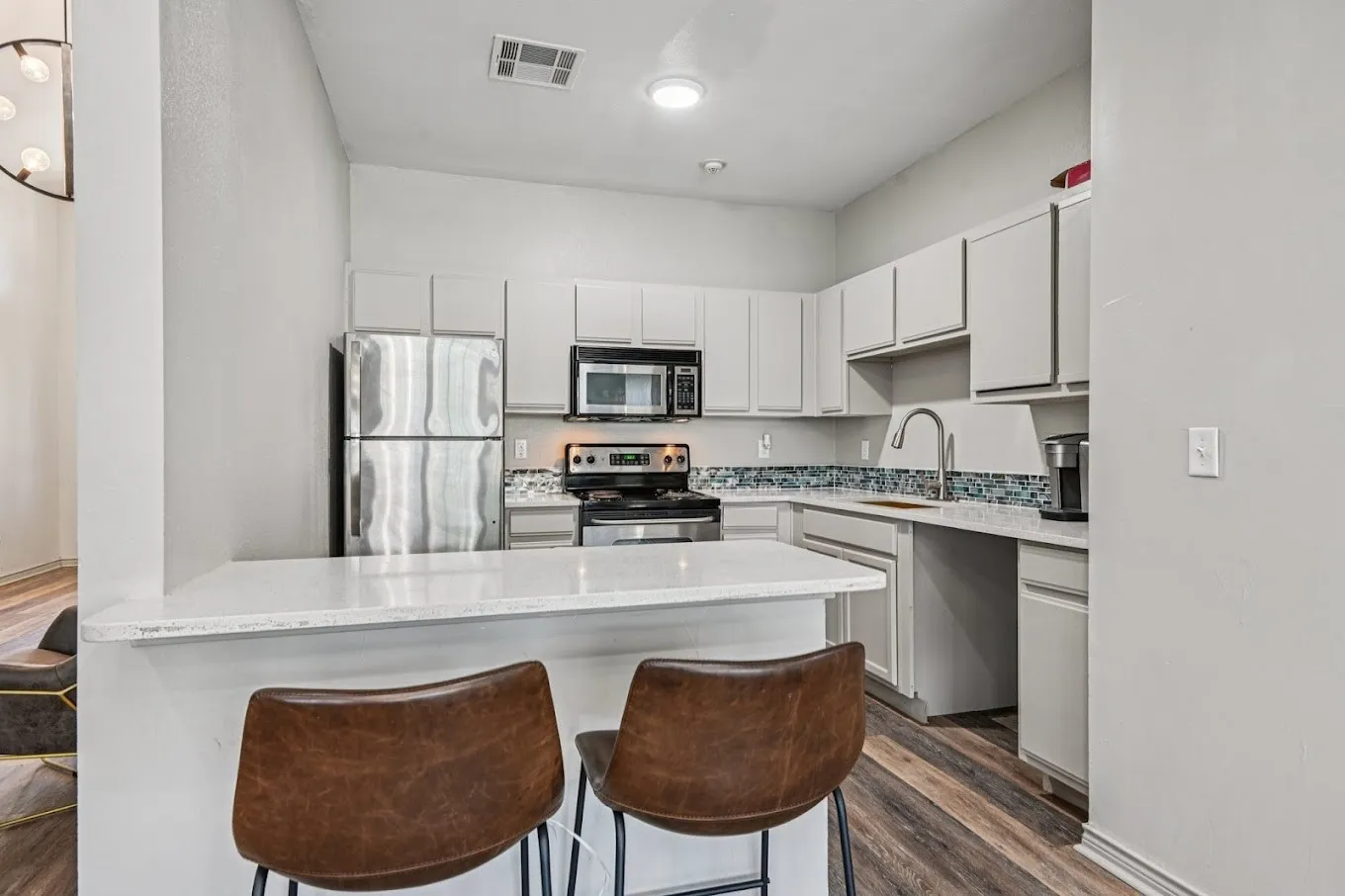 Apartment For Rent in Tarrant County , 700 Timber Oaks Lane, Grand Prairie, Texas 75051, 2 Bedrooms, 2 Bathrooms, Garage spaces, 1,000 Sqft, built in 2003, Price $1,110, mls#21207067, Real Estate Agent in Grand Prairie, Homes For Rent in Tarrant county, Homes For Rent in Grand Prairie, Realtor in Grand Prairie Texas, Real Estate Brokerage Independent Realty Texas, Luminita Cordes Realtor