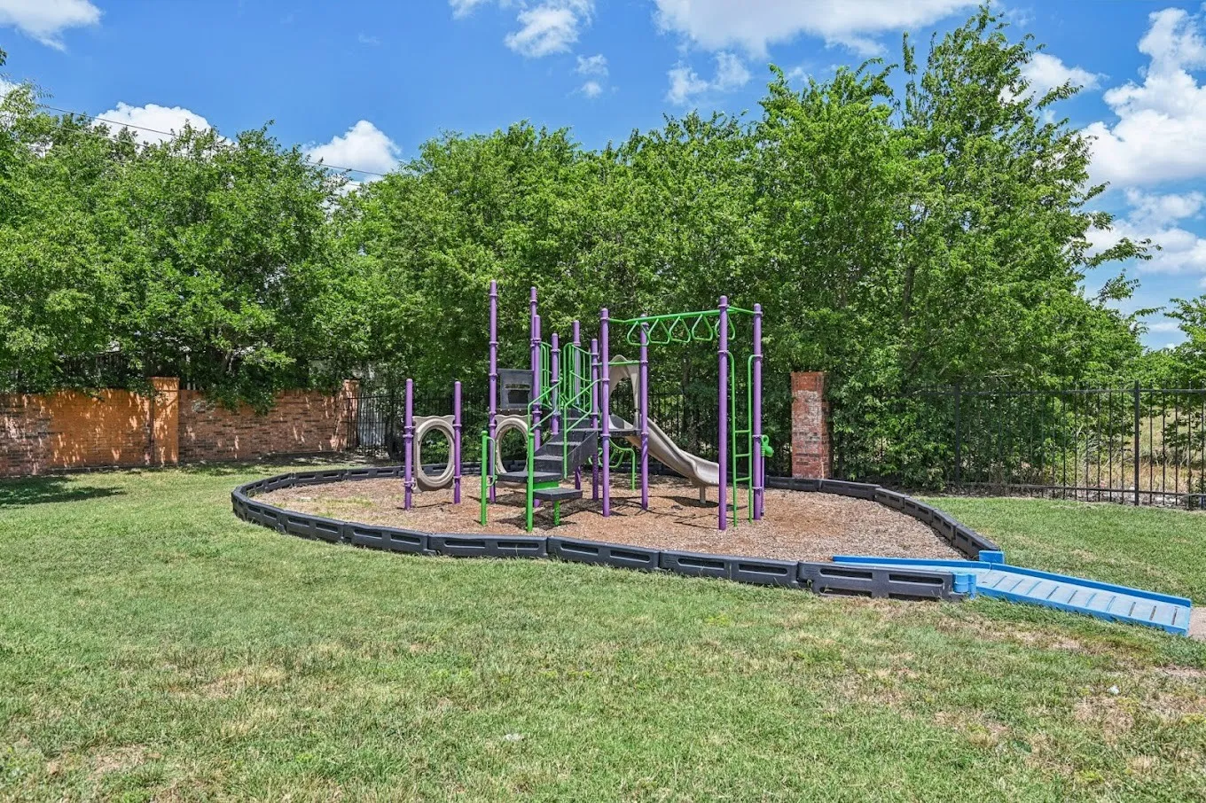 Apartment For Rent in Tarrant County , 700 Timber Oaks Lane, Grand Prairie, Texas 75051, 2 Bedrooms, 2 Bathrooms, Garage spaces, 1,000 Sqft, built in 2003, Price $1,110, mls#21207067, Real Estate Agent in Grand Prairie, Homes For Rent in Tarrant county, Homes For Rent in Grand Prairie, Realtor in Grand Prairie Texas, Real Estate Brokerage Independent Realty Texas, Luminita Cordes Realtor