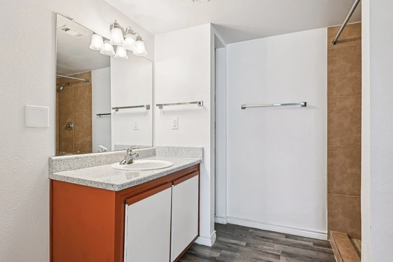 Apartment For Rent in Tarrant County , 700 Timber Oaks Lane, Grand Prairie, Texas 75051, 2 Bedrooms, 2 Bathrooms, Garage spaces, 1,000 Sqft, built in 2003, Price $1,110, mls#21207067, Real Estate Agent in Grand Prairie, Homes For Rent in Tarrant county, Homes For Rent in Grand Prairie, Realtor in Grand Prairie Texas, Real Estate Brokerage Independent Realty Texas, Luminita Cordes Realtor