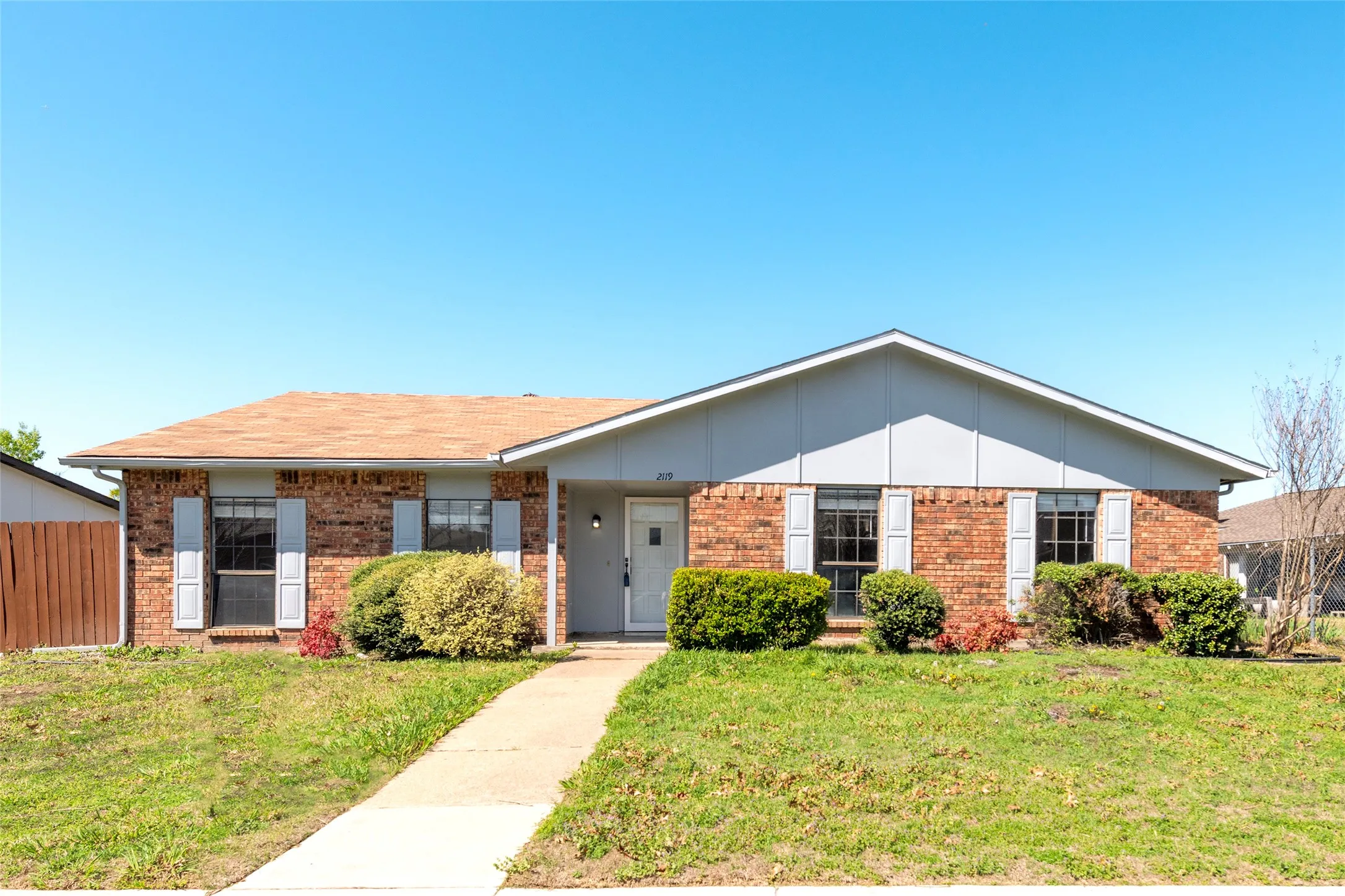 Single Family Residence For Sale in Denton County , 2119 Meadfoot Road, Carrollton, Texas 75007, 4 Bedroom, 2 Bathroom, 2 Garage spaces, 2,017 Sqft, built in 1979, mls#21193757, Real Estate Agent in Carrollton, Homes For Sale in Denton county, Homes For Sale in Carrollton, Realtor in Carrollton Texas, Real Estate Brokerage Independent Realty Texas, Luminita Cordes Realtor