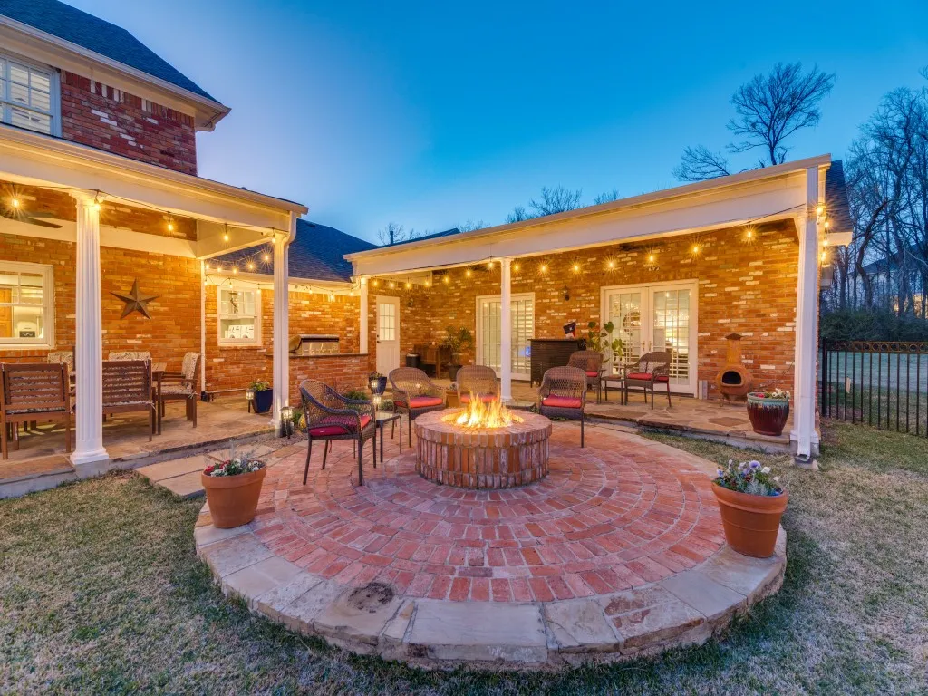 Relax in the cool evenings around the gas firepit!