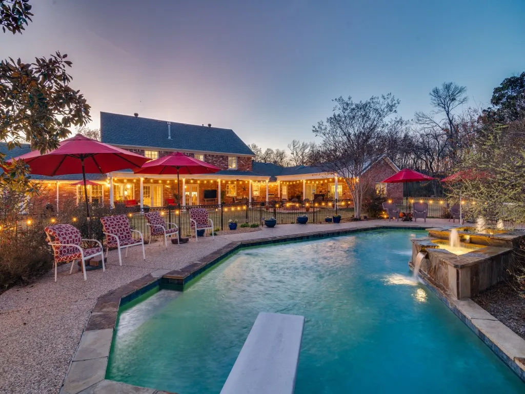 The resort style back yard of this home is perfect for entertaining!