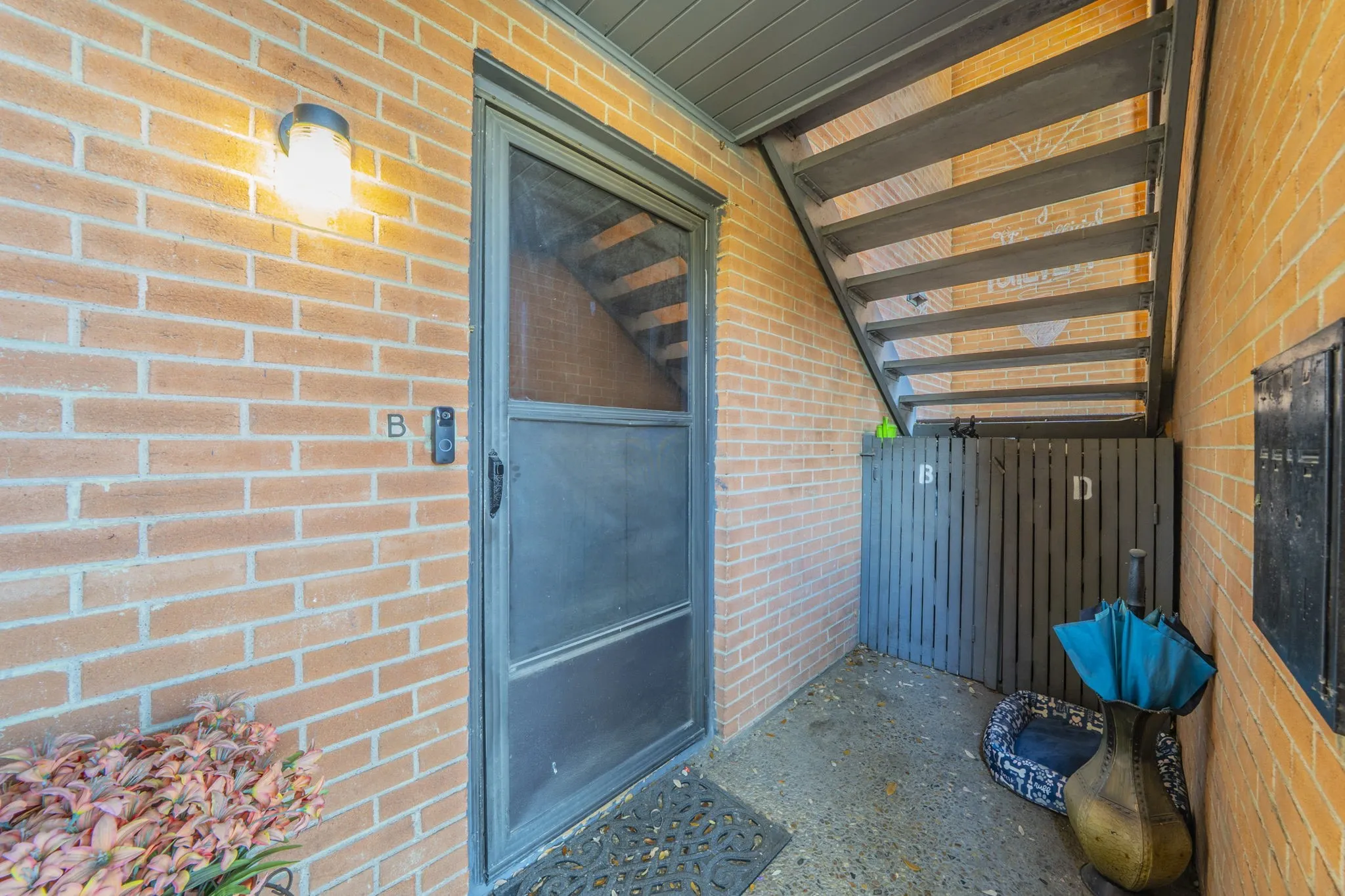 Condominium For Sale in Tarrant County , 558 E Avenue J B, Grand Prairie, Texas 75050, 2 Bedroom, 2 Bathroom, Garage spaces, 1,176 Sqft, built in 1968, Preowned, mls#21207223, Real Estate Agent in Grand Prairie, Homes For Sale in Tarrant county, Homes For Sale in Grand Prairie, Realtor in Grand Prairie Texas, Real Estate Brokerage Independent Realty Texas, Luminita Cordes Realtor