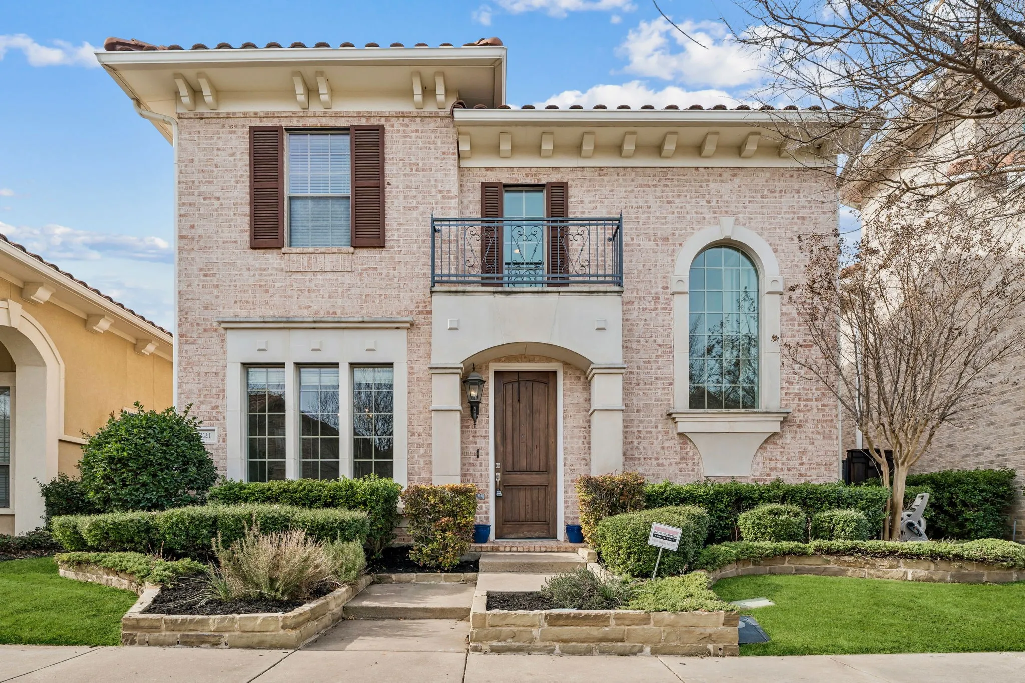 Single Family Residence For Sale in Dallas County , 821 La Cima, Irving, Texas 75039, 4 Bedroom, 5 Bathroom, 3 Garage spaces, 3,556 Sqft, built in 2006, mls#21185330, Real Estate Agent in Irving, Homes For Sale in Dallas county, Homes For Sale in Irving, Realtor in Irving Texas, Real Estate Brokerage Independent Realty Texas, Luminita Cordes Realtor