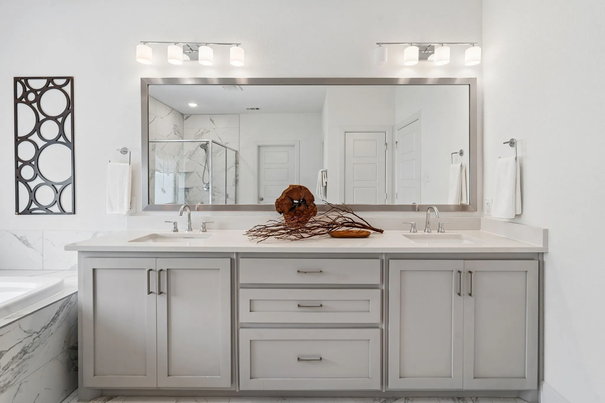 Single Family Residence For Sale in Dallas County , 648 Courtyard Lane, Irving, Texas 75039, 4 Bedroom, 3 Bathroom, 2 Garage spaces, 2,796 Sqft, built in 2019, Preowned, mls#21179354, Real Estate Agent in Irving, Homes For Sale in Dallas county, Homes For Sale in Irving, Realtor in Irving Texas, Real Estate Brokerage Independent Realty Texas, Luminita Cordes Realtor