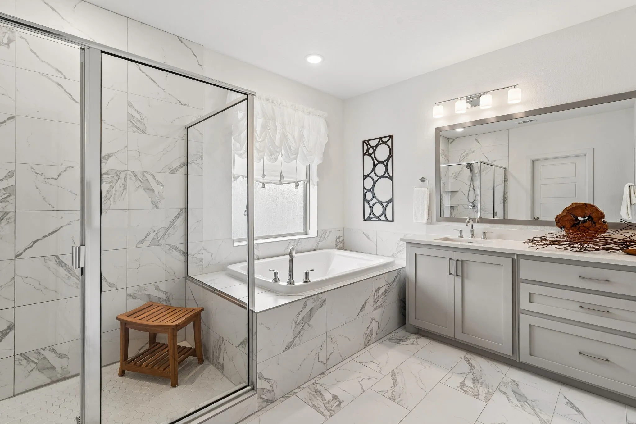 Single Family Residence For Sale in Dallas County , 648 Courtyard Lane, Irving, Texas 75039, 4 Bedroom, 3 Bathroom, 2 Garage spaces, 2,796 Sqft, built in 2019, Preowned, mls#21179354, Real Estate Agent in Irving, Homes For Sale in Dallas county, Homes For Sale in Irving, Realtor in Irving Texas, Real Estate Brokerage Independent Realty Texas, Luminita Cordes Realtor
