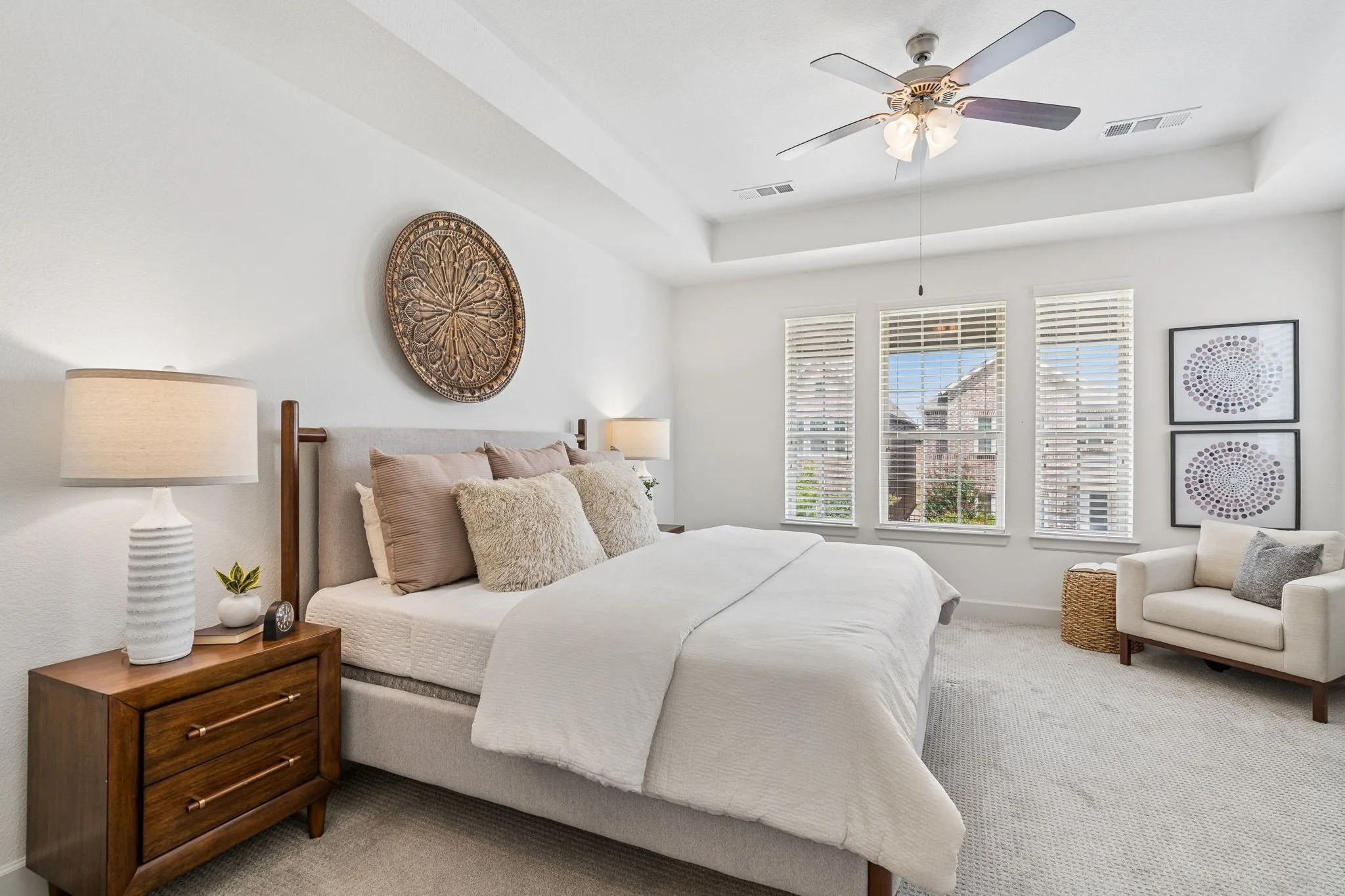 Single Family Residence For Sale in Dallas County , 648 Courtyard Lane, Irving, Texas 75039, 4 Bedroom, 3 Bathroom, 2 Garage spaces, 2,796 Sqft, built in 2019, Preowned, mls#21179354, Real Estate Agent in Irving, Homes For Sale in Dallas county, Homes For Sale in Irving, Realtor in Irving Texas, Real Estate Brokerage Independent Realty Texas, Luminita Cordes Realtor