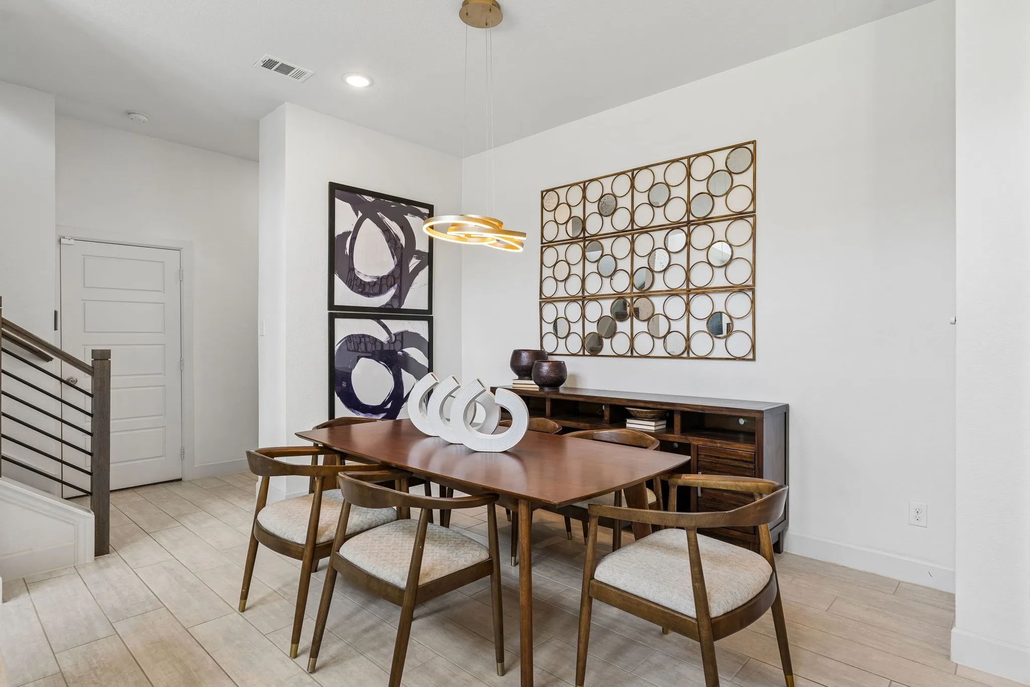 Single Family Residence For Sale in Dallas County , 648 Courtyard Lane, Irving, Texas 75039, 4 Bedroom, 3 Bathroom, 2 Garage spaces, 2,796 Sqft, built in 2019, Preowned, mls#21179354, Real Estate Agent in Irving, Homes For Sale in Dallas county, Homes For Sale in Irving, Realtor in Irving Texas, Real Estate Brokerage Independent Realty Texas, Luminita Cordes Realtor