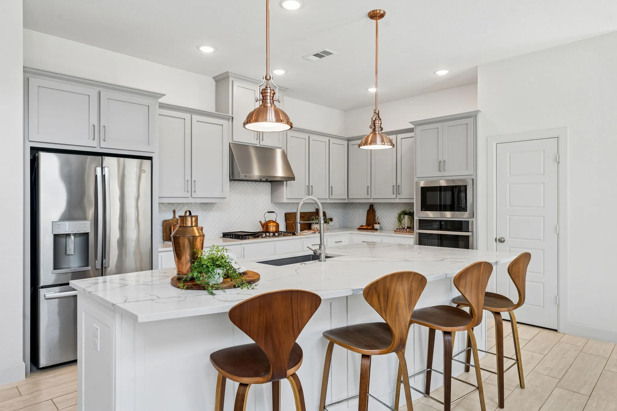 Single Family Residence For Sale in Dallas County , 648 Courtyard Lane, Irving, Texas 75039, 4 Bedroom, 3 Bathroom, 2 Garage spaces, 2,796 Sqft, built in 2019, Preowned, mls#21179354, Real Estate Agent in Irving, Homes For Sale in Dallas county, Homes For Sale in Irving, Realtor in Irving Texas, Real Estate Brokerage Independent Realty Texas, Luminita Cordes Realtor