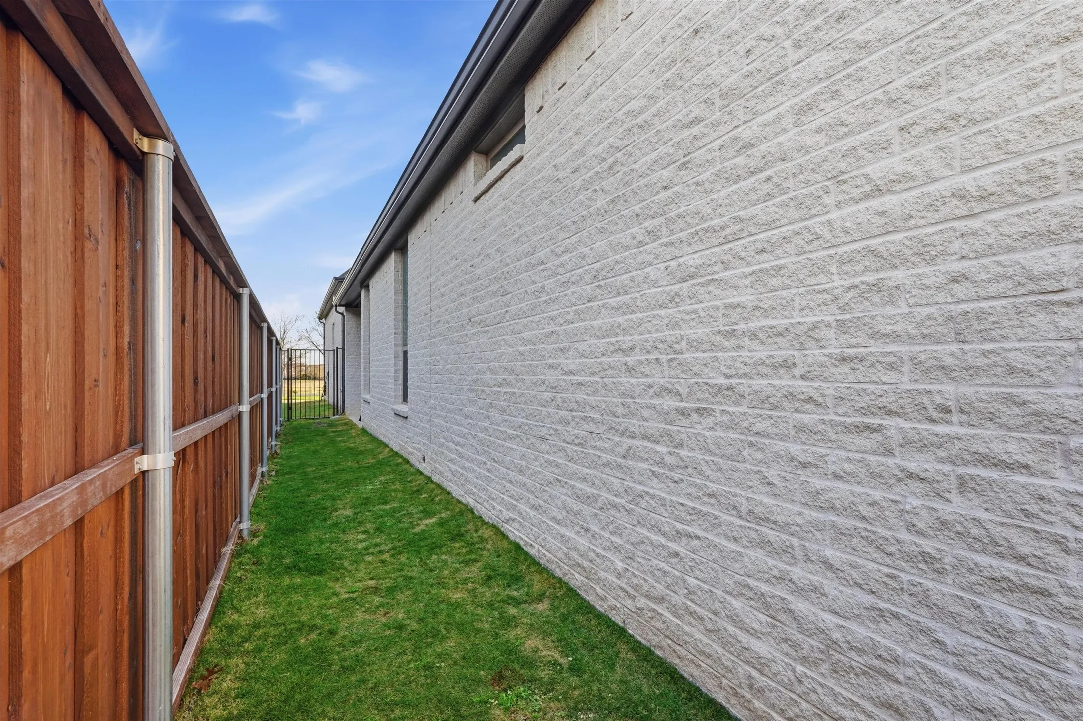Single Family Residence For Sale in Collin County , 480 Caitlyn Way, Fairview, Texas 75069, 3 Bedrooms, 2 Bathrooms, 2 Garage spaces, 1,809 Sqft, built in 2021, Price $459,000, mls#21206067, Real Estate Agent in Fairview, Homes For Sale in Collin county, Homes For Sale in Fairview, Realtor in Fairview Texas, Real Estate Brokerage Independent Realty Texas, Luminita Cordes Realtor