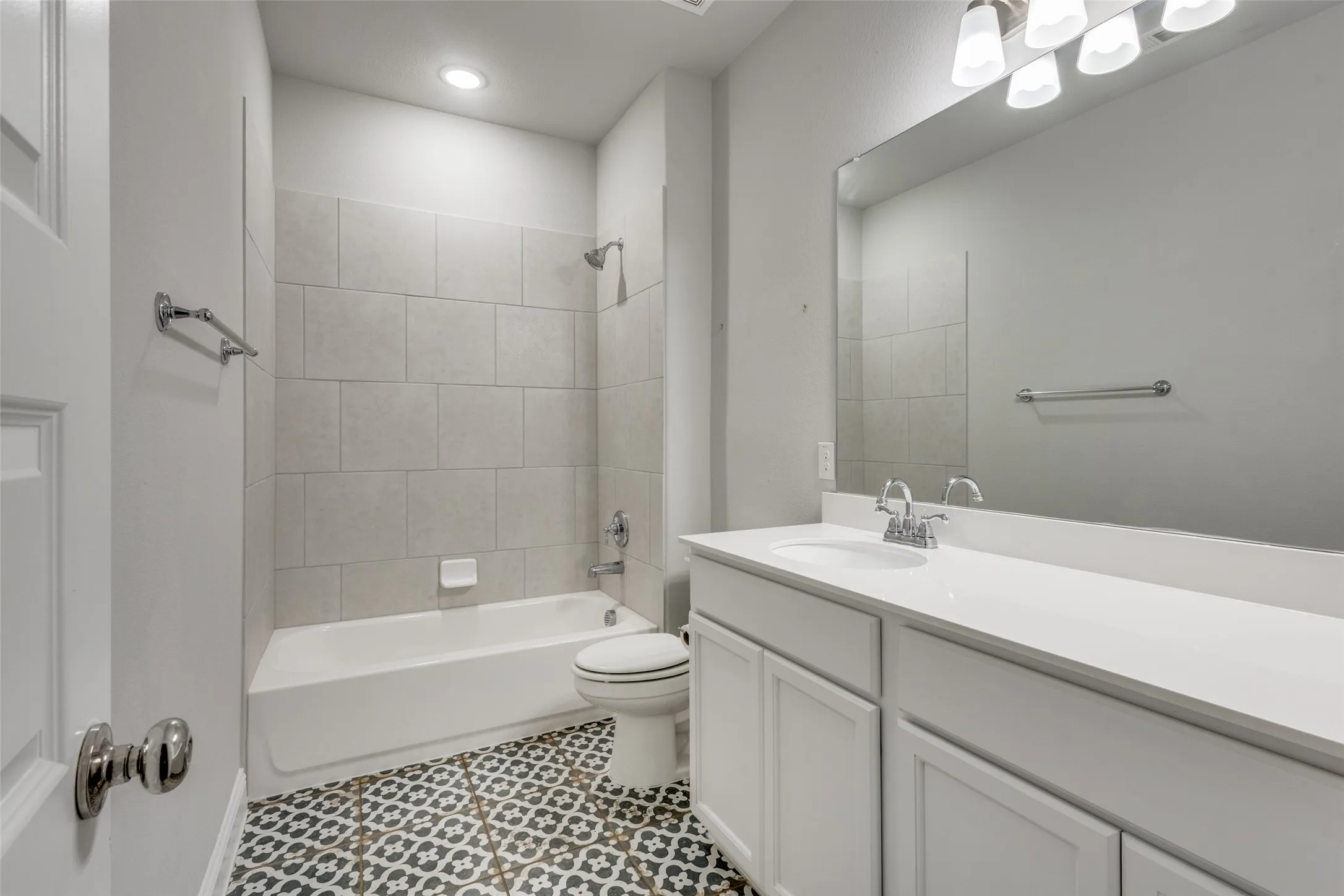 Single Family Residence For Sale in Collin County , 1820 Ann Street, Celina, Texas 75009, 4 Bedroom, 4 Bathroom, 2 Garage spaces, 2,451 Sqft, built in 2019, Preowned, mls#21206511, Real Estate Agent in Celina, Homes For Sale in Collin county, Homes For Sale in Celina, Realtor in Celina Texas, Real Estate Brokerage Independent Realty Texas, Luminita Cordes Realtor