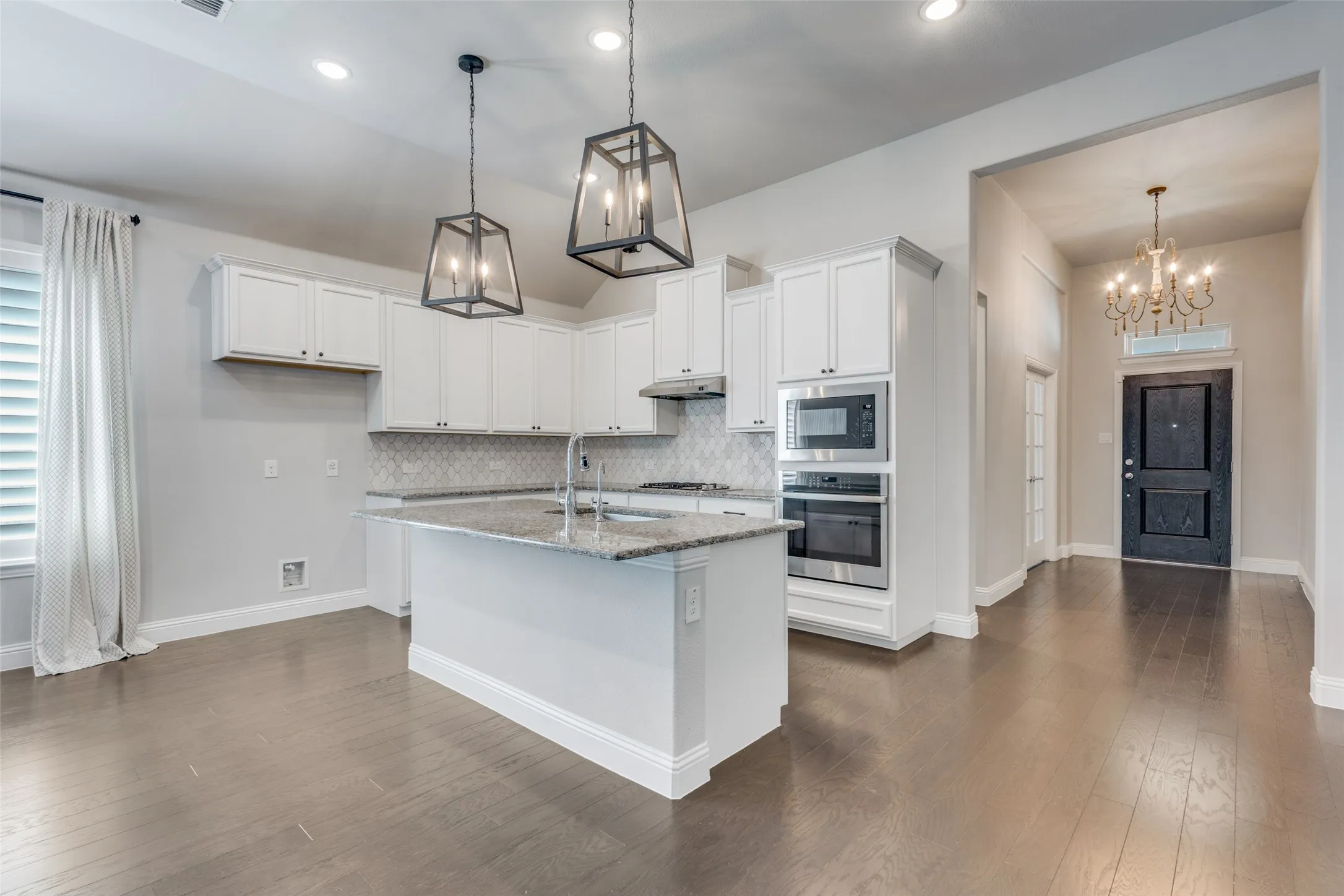 Single Family Residence For Sale in Collin County , 1820 Ann Street, Celina, Texas 75009, 4 Bedroom, 4 Bathroom, 2 Garage spaces, 2,451 Sqft, built in 2019, Preowned, mls#21206511, Real Estate Agent in Celina, Homes For Sale in Collin county, Homes For Sale in Celina, Realtor in Celina Texas, Real Estate Brokerage Independent Realty Texas, Luminita Cordes Realtor