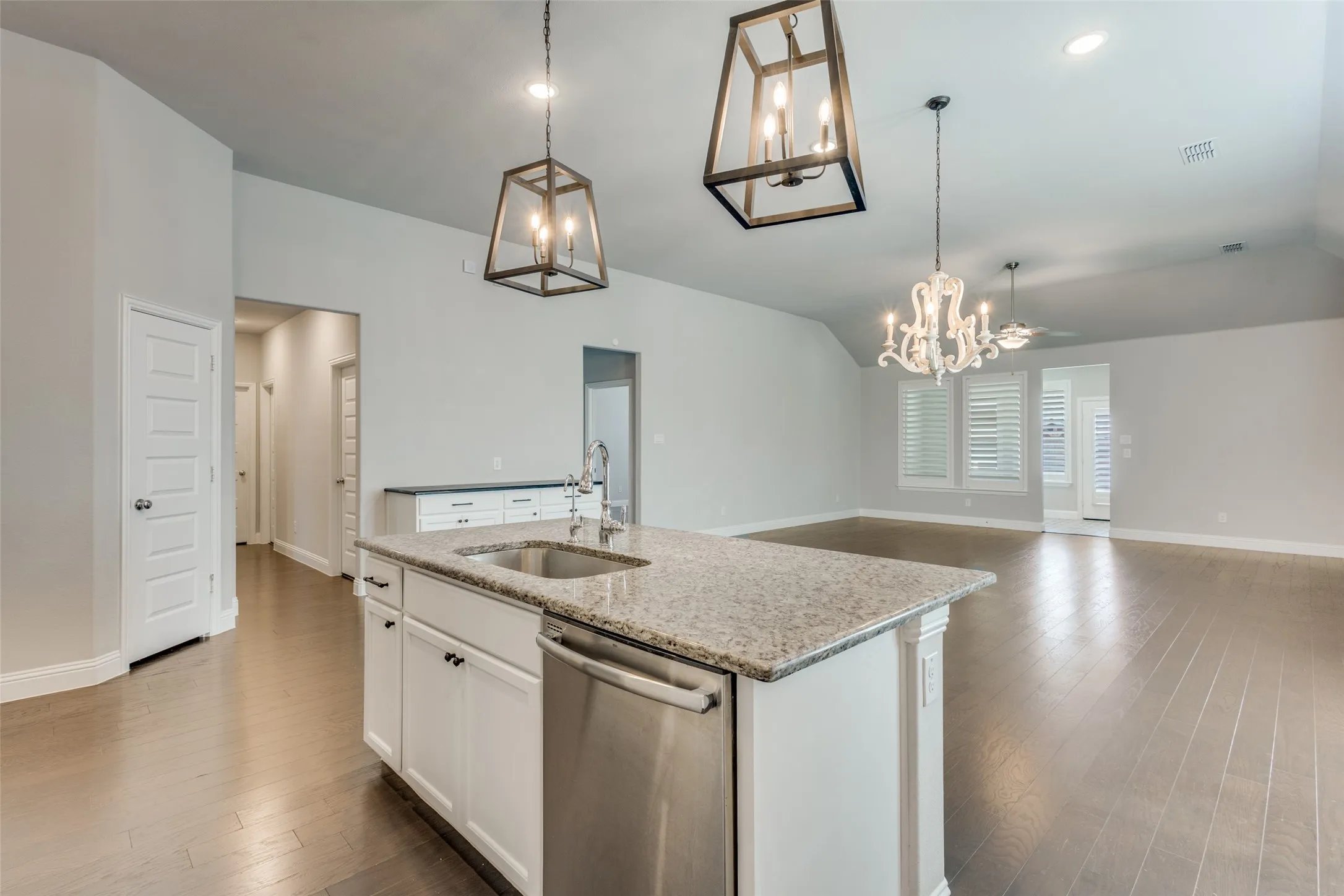 Single Family Residence For Sale in Collin County , 1820 Ann Street, Celina, Texas 75009, 4 Bedroom, 4 Bathroom, 2 Garage spaces, 2,451 Sqft, built in 2019, Preowned, mls#21206511, Real Estate Agent in Celina, Homes For Sale in Collin county, Homes For Sale in Celina, Realtor in Celina Texas, Real Estate Brokerage Independent Realty Texas, Luminita Cordes Realtor