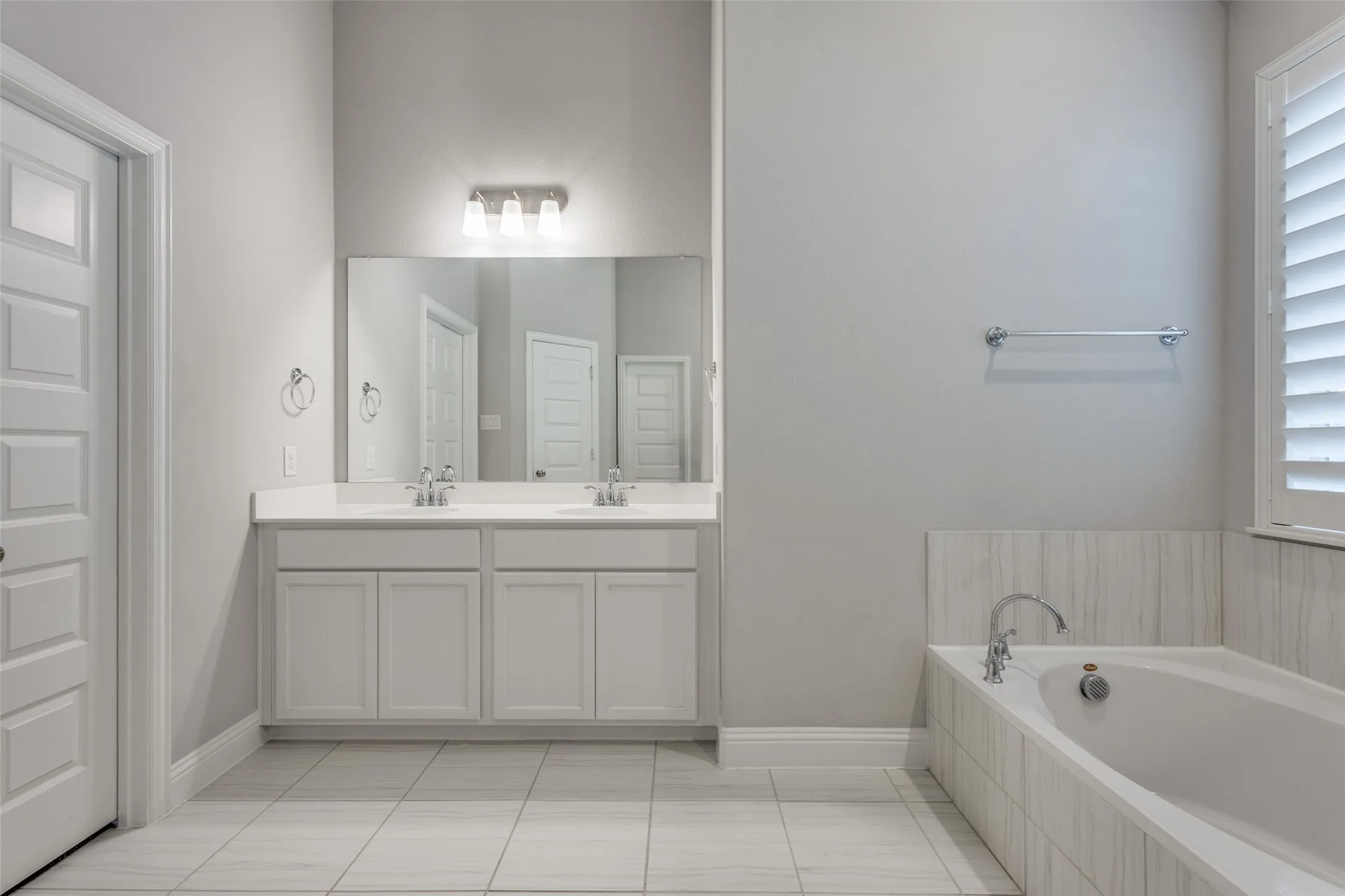 Single Family Residence For Sale in Collin County , 1820 Ann Street, Celina, Texas 75009, 4 Bedroom, 4 Bathroom, 2 Garage spaces, 2,451 Sqft, built in 2019, Preowned, mls#21206511, Real Estate Agent in Celina, Homes For Sale in Collin county, Homes For Sale in Celina, Realtor in Celina Texas, Real Estate Brokerage Independent Realty Texas, Luminita Cordes Realtor