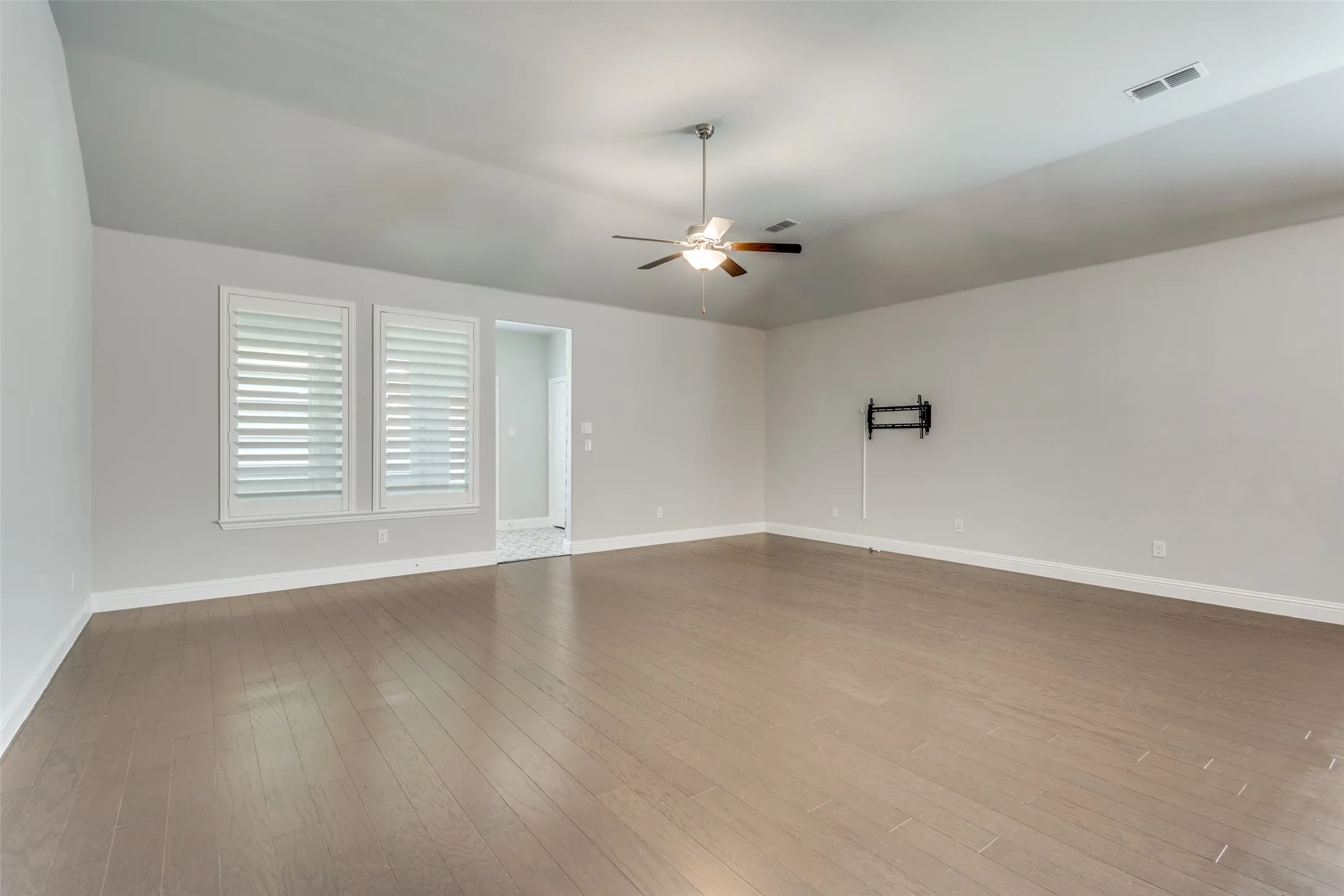 Single Family Residence For Sale in Collin County , 1820 Ann Street, Celina, Texas 75009, 4 Bedroom, 4 Bathroom, 2 Garage spaces, 2,451 Sqft, built in 2019, Preowned, mls#21206511, Real Estate Agent in Celina, Homes For Sale in Collin county, Homes For Sale in Celina, Realtor in Celina Texas, Real Estate Brokerage Independent Realty Texas, Luminita Cordes Realtor