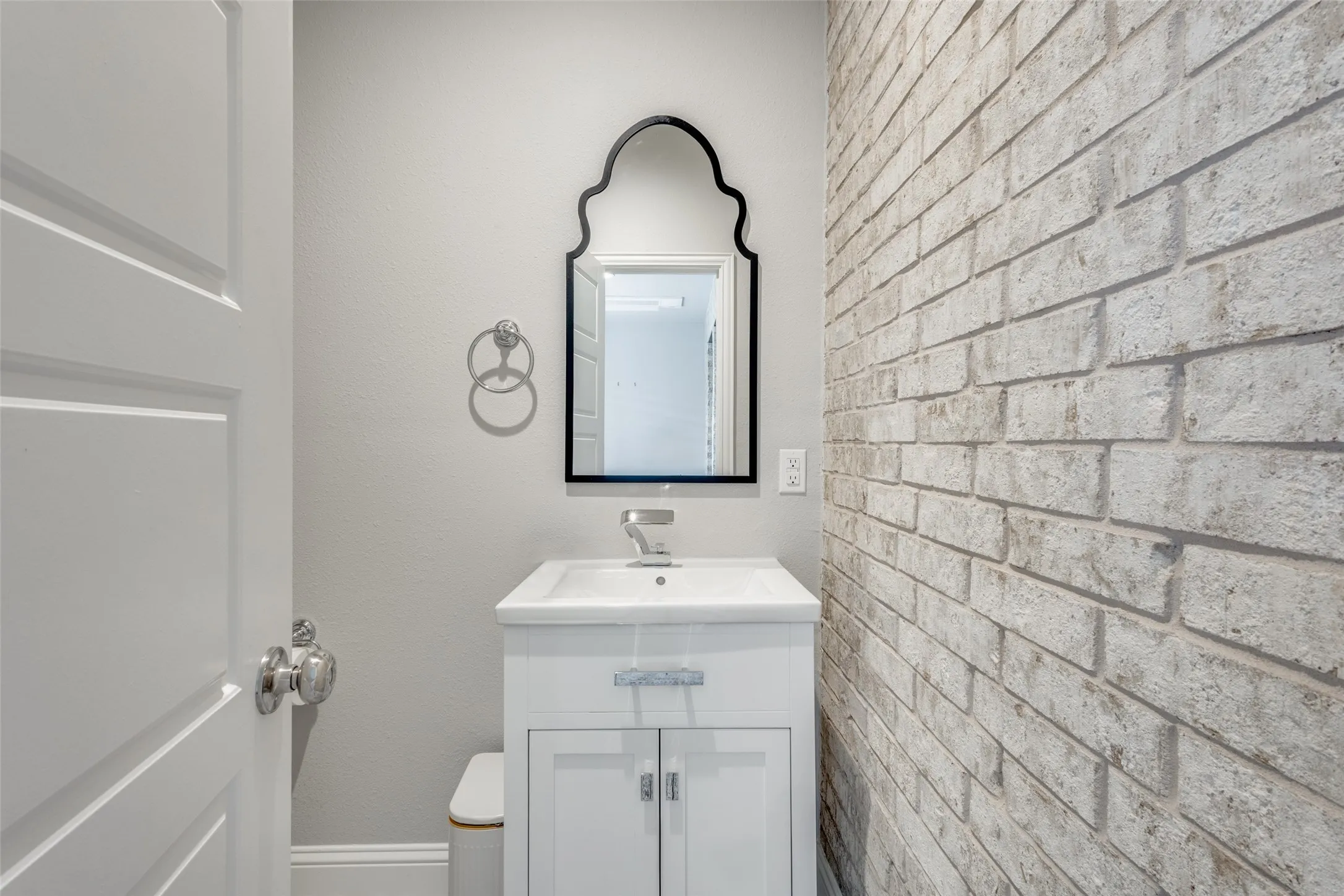 Single Family Residence For Sale in Collin County , 1820 Ann Street, Celina, Texas 75009, 4 Bedroom, 4 Bathroom, 2 Garage spaces, 2,451 Sqft, built in 2019, Preowned, mls#21206511, Real Estate Agent in Celina, Homes For Sale in Collin county, Homes For Sale in Celina, Realtor in Celina Texas, Real Estate Brokerage Independent Realty Texas, Luminita Cordes Realtor