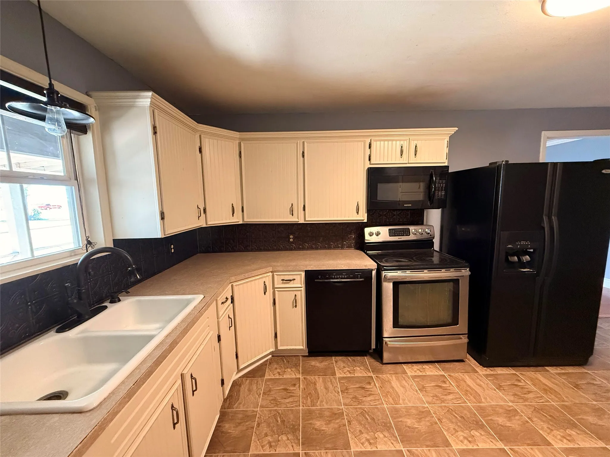 Single Family Residence For Sale in Young County , 312 W Church Street, Olney, Texas 76374, 3 Bedroom, 2 Bathroom, 1 Garage spaces, 1,444 Sqft, built in 1965, mls#21200294, Real Estate Agent in Olney, Homes For Sale in Young county, Homes For Sale in Olney, Realtor in Olney Texas, Real Estate Brokerage Independent Realty Texas, Luminita Cordes Realtor
