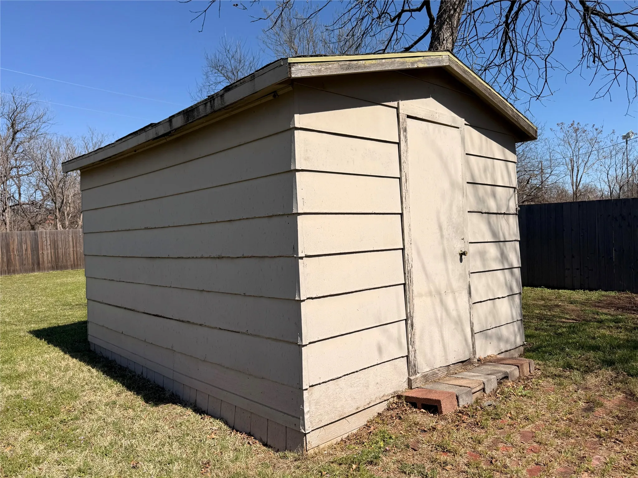 Single Family Residence For Sale in Young County , 312 W Church Street, Olney, Texas 76374, 3 Bedroom, 2 Bathroom, 1 Garage spaces, 1,444 Sqft, built in 1965, mls#21200294, Real Estate Agent in Olney, Homes For Sale in Young county, Homes For Sale in Olney, Realtor in Olney Texas, Real Estate Brokerage Independent Realty Texas, Luminita Cordes Realtor