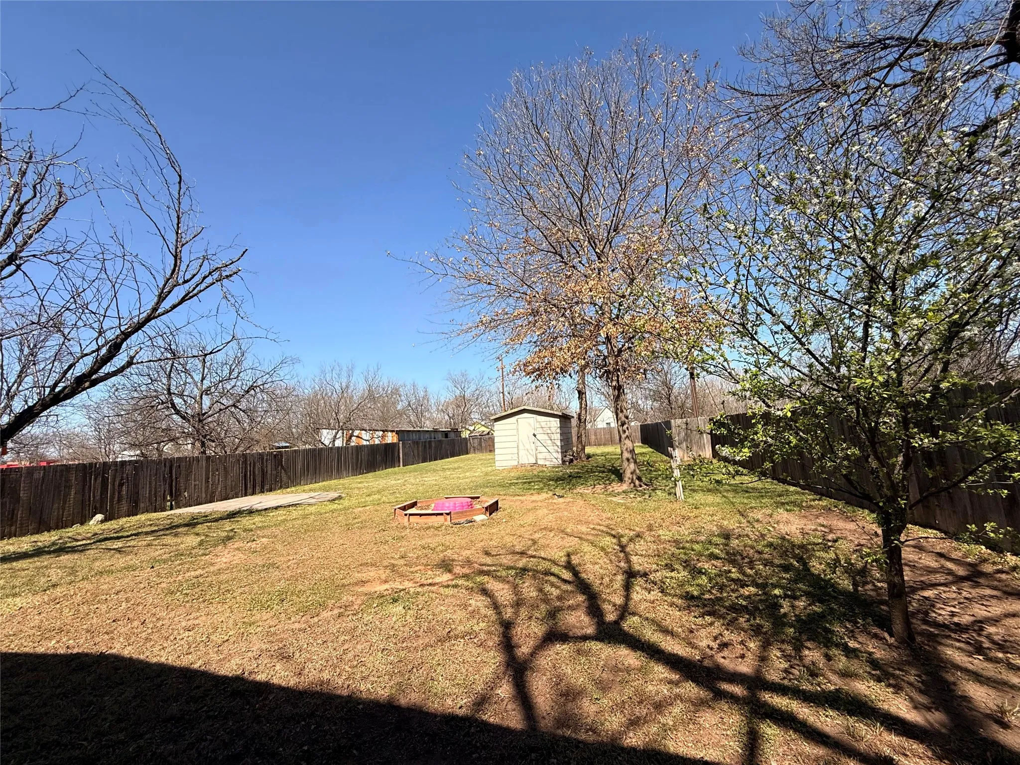 Single Family Residence For Sale in Young County , 312 W Church Street, Olney, Texas 76374, 3 Bedroom, 2 Bathroom, 1 Garage spaces, 1,444 Sqft, built in 1965, mls#21200294, Real Estate Agent in Olney, Homes For Sale in Young county, Homes For Sale in Olney, Realtor in Olney Texas, Real Estate Brokerage Independent Realty Texas, Luminita Cordes Realtor