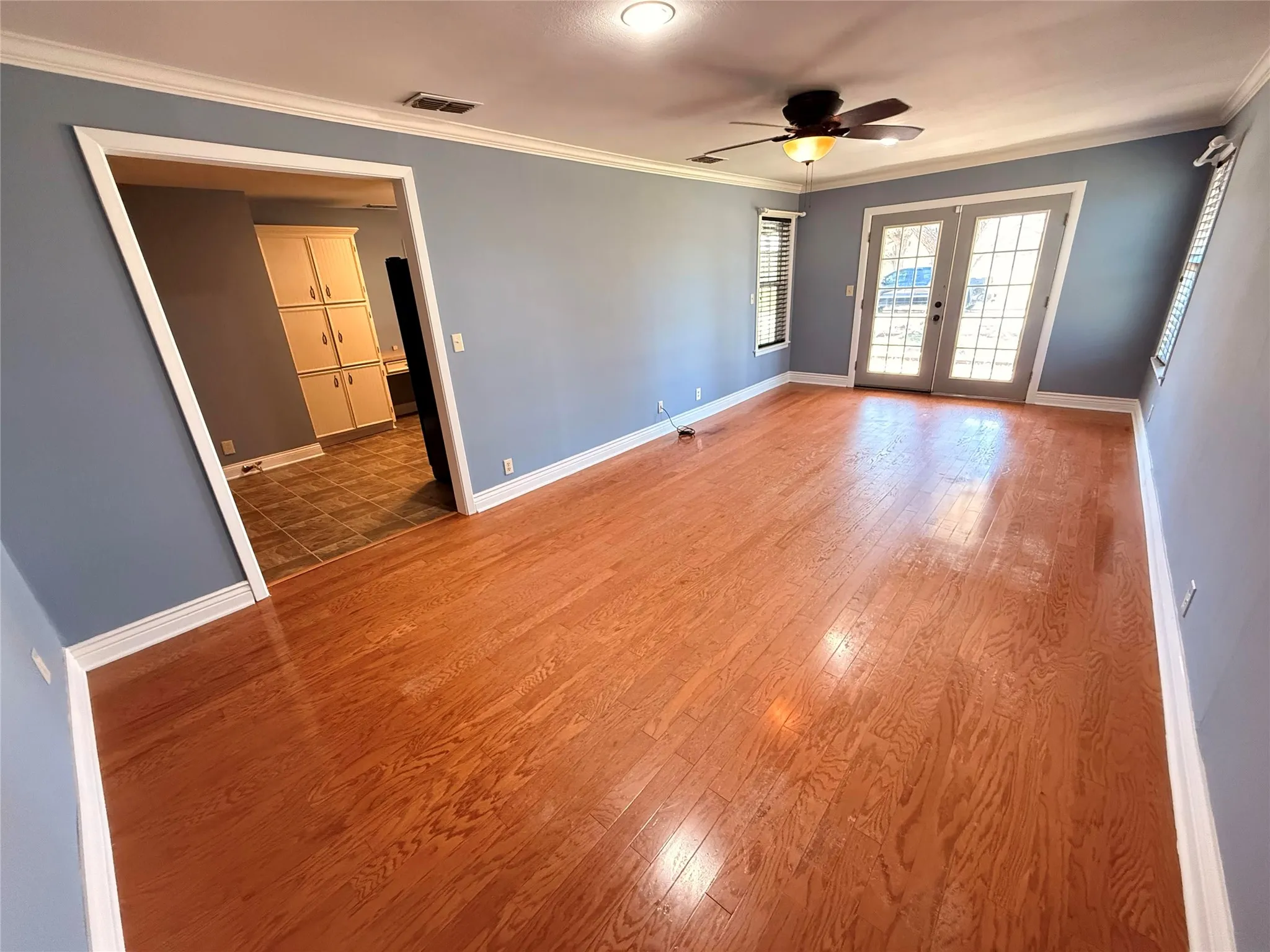 Single Family Residence For Sale in Young County , 312 W Church Street, Olney, Texas 76374, 3 Bedroom, 2 Bathroom, 1 Garage spaces, 1,444 Sqft, built in 1965, mls#21200294, Real Estate Agent in Olney, Homes For Sale in Young county, Homes For Sale in Olney, Realtor in Olney Texas, Real Estate Brokerage Independent Realty Texas, Luminita Cordes Realtor